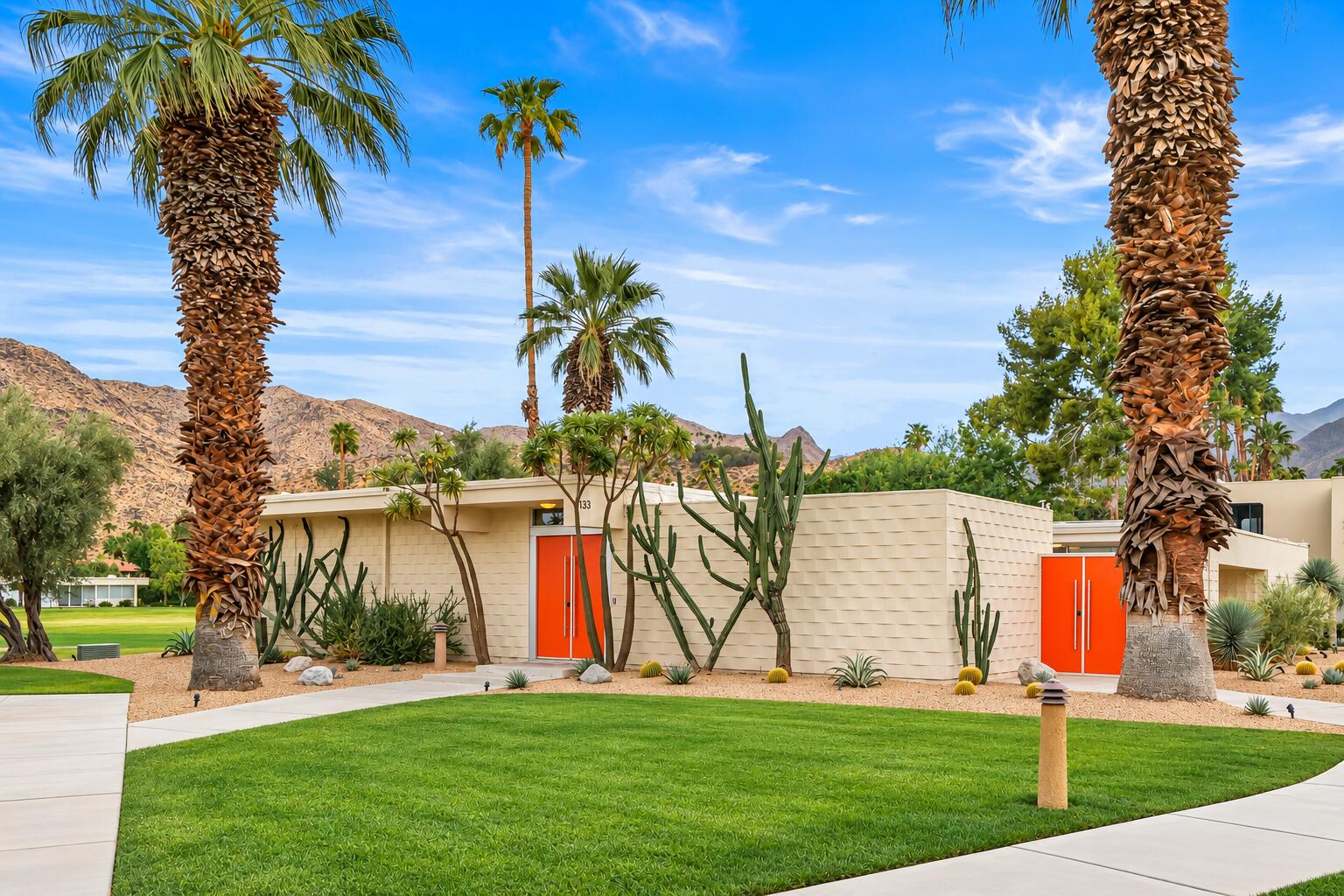 133 Desert Lakes DR
