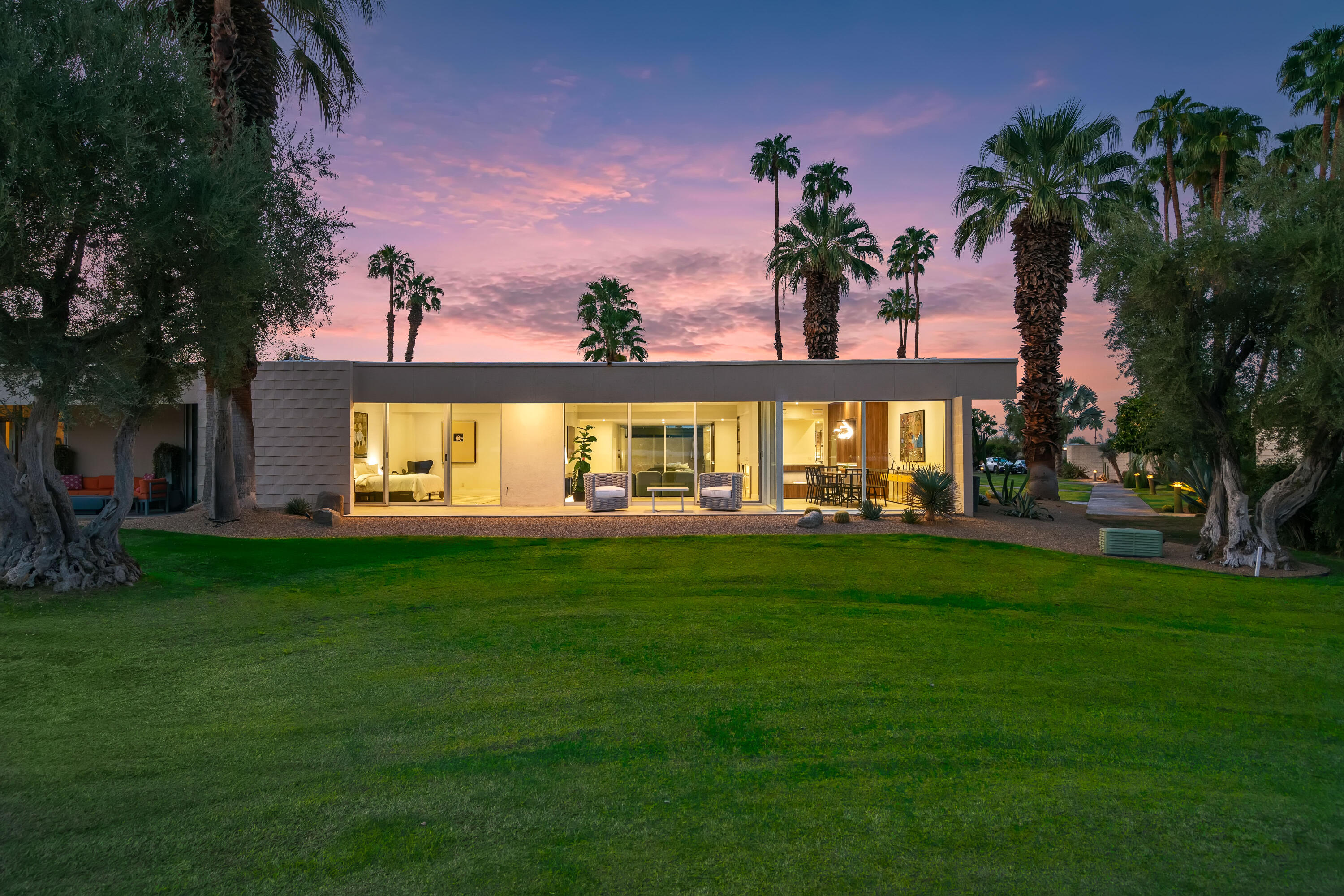 133 Desert Lakes DR