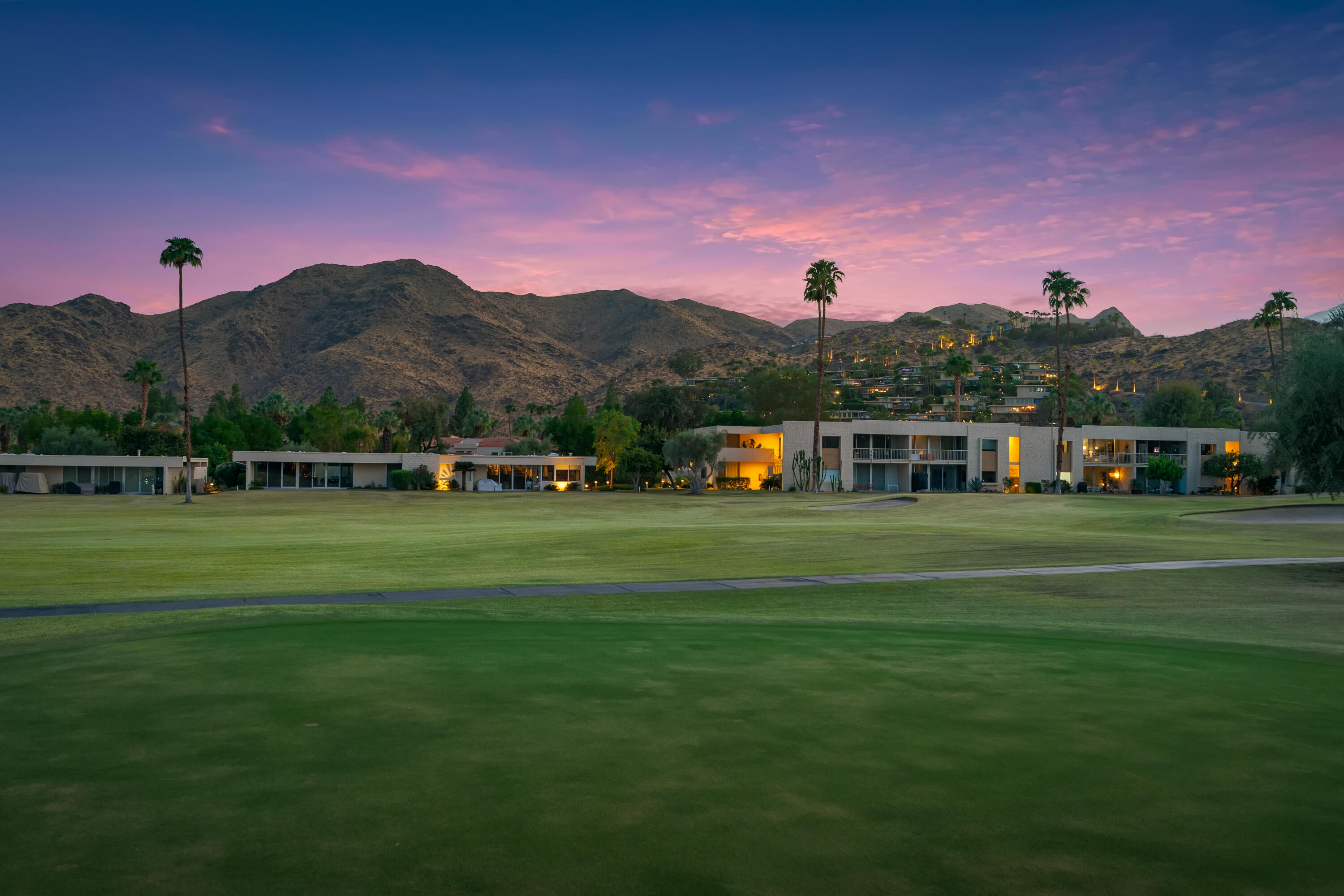 133 Desert Lakes DR
