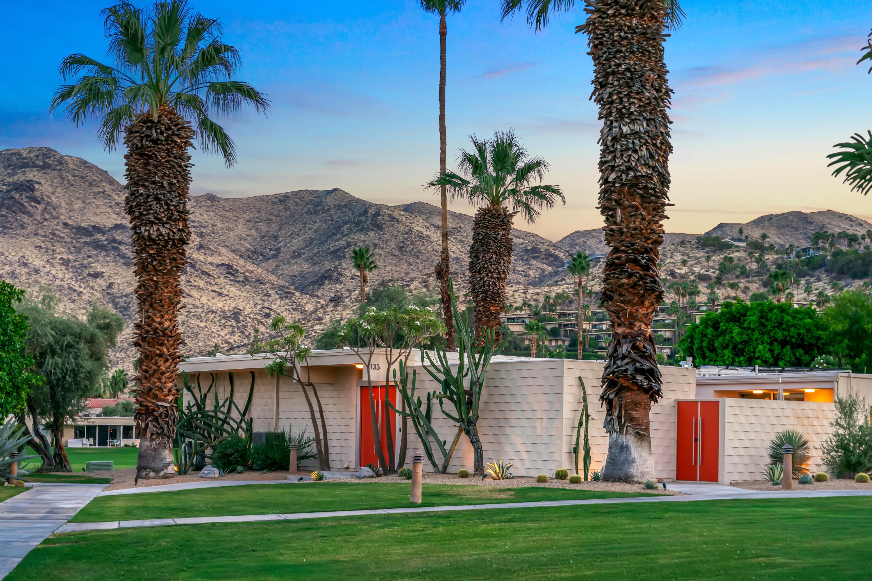 133 Desert Lakes DR