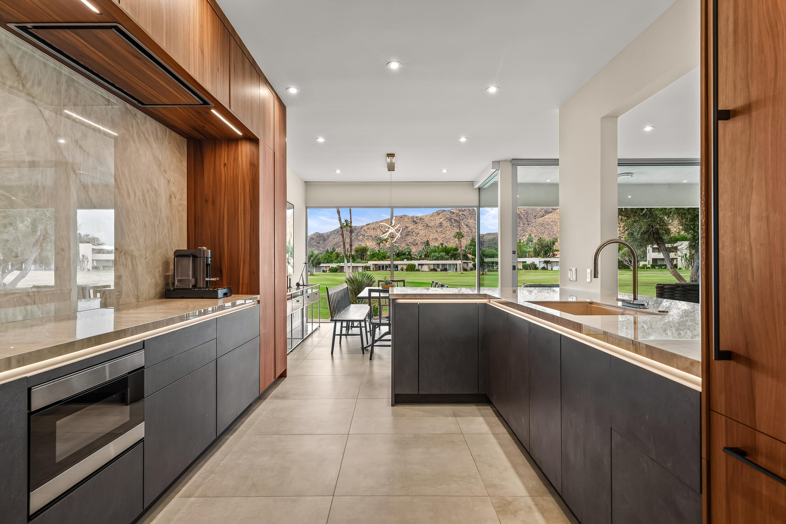 133 Desert Lakes DR
