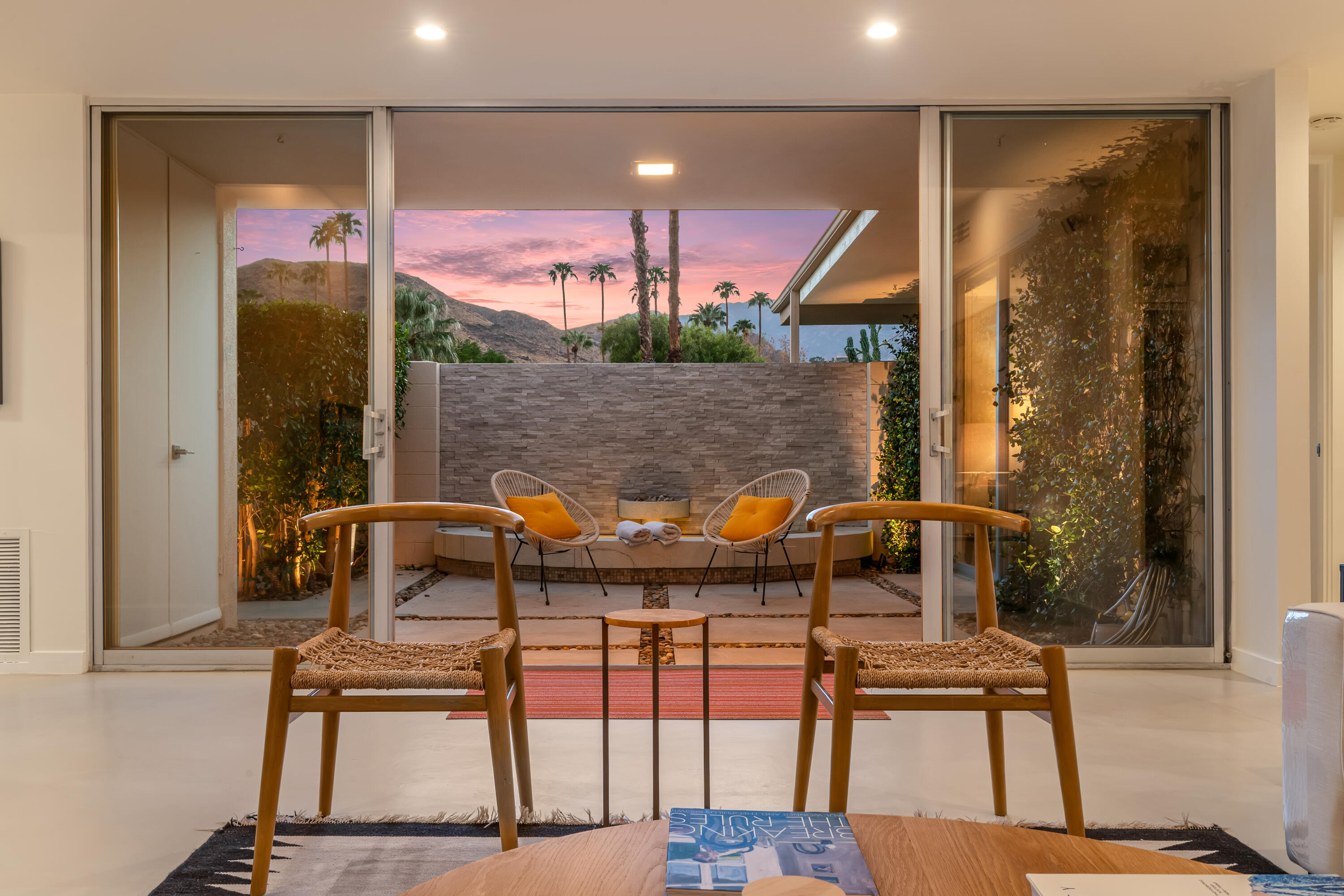 260 Desert Lakes DR