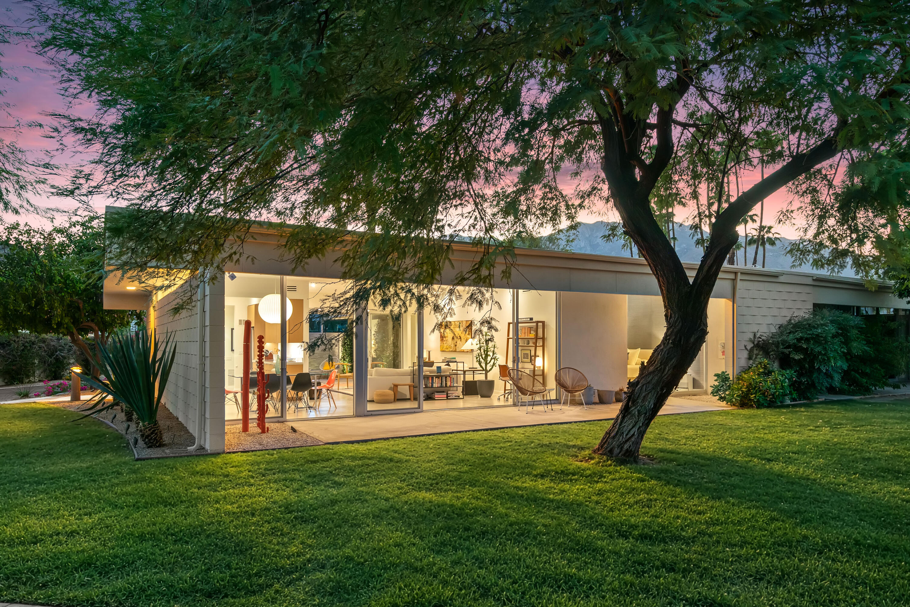 260 Desert Lakes DR