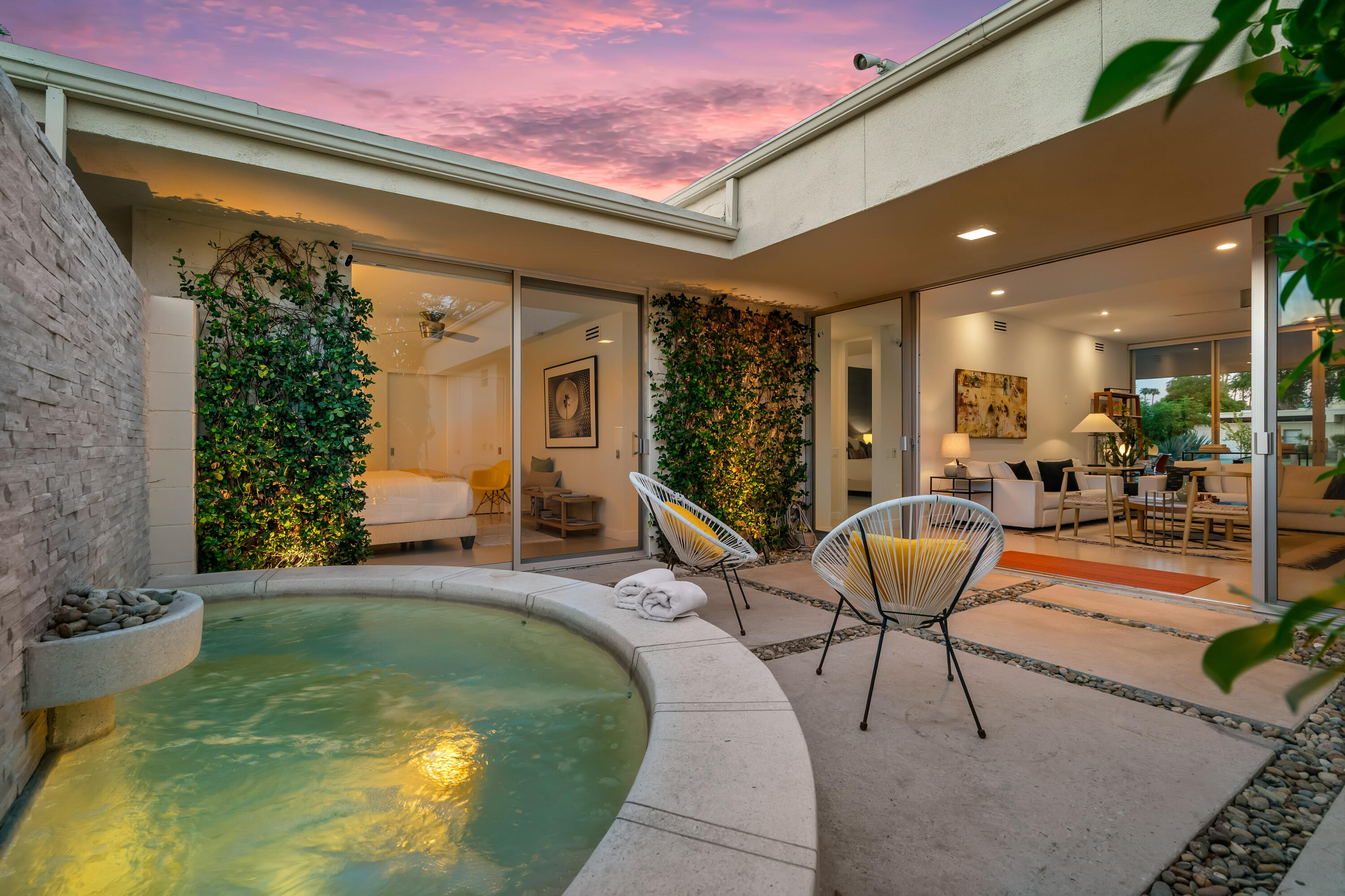 260 Desert Lakes DR