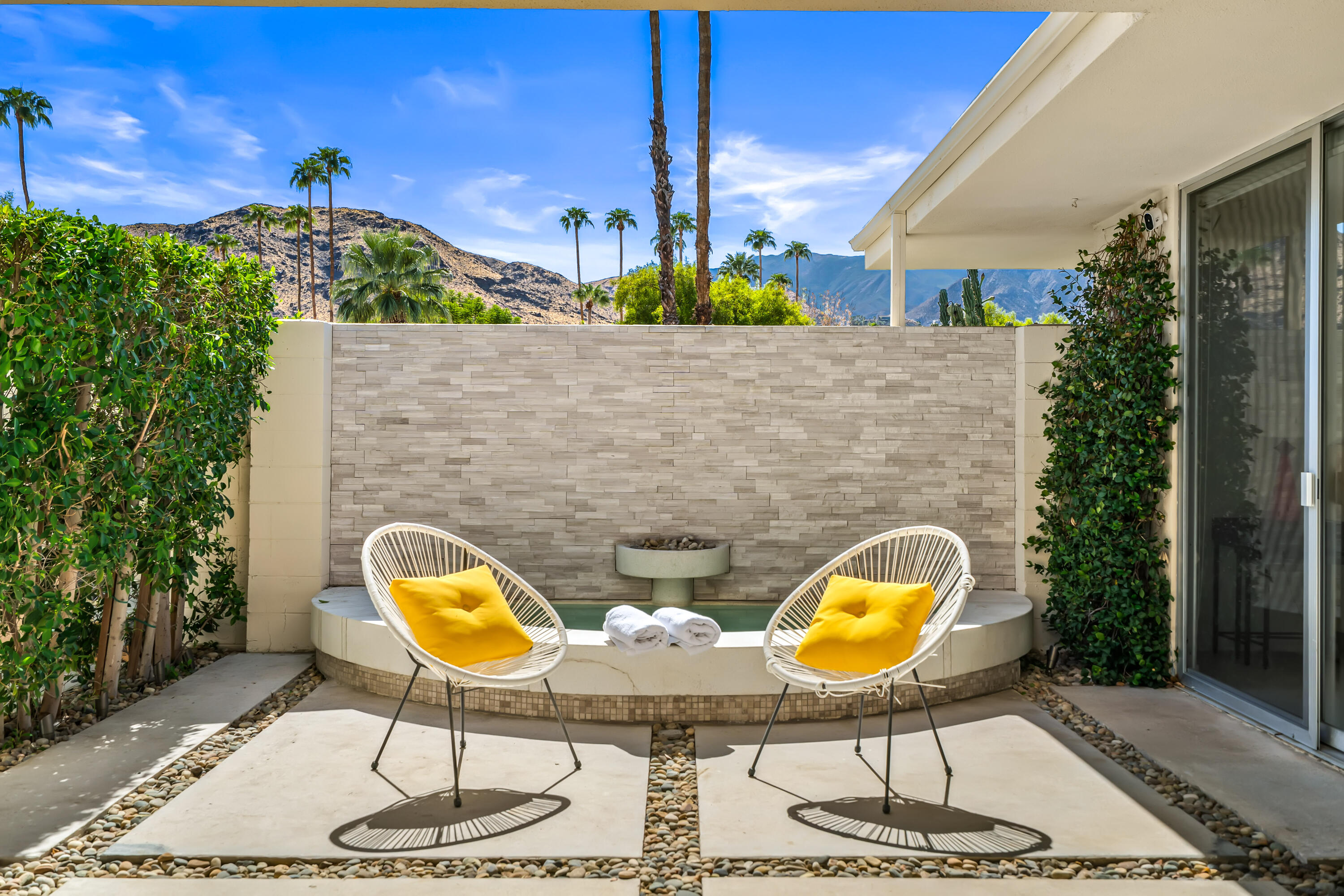 260 Desert Lakes DR