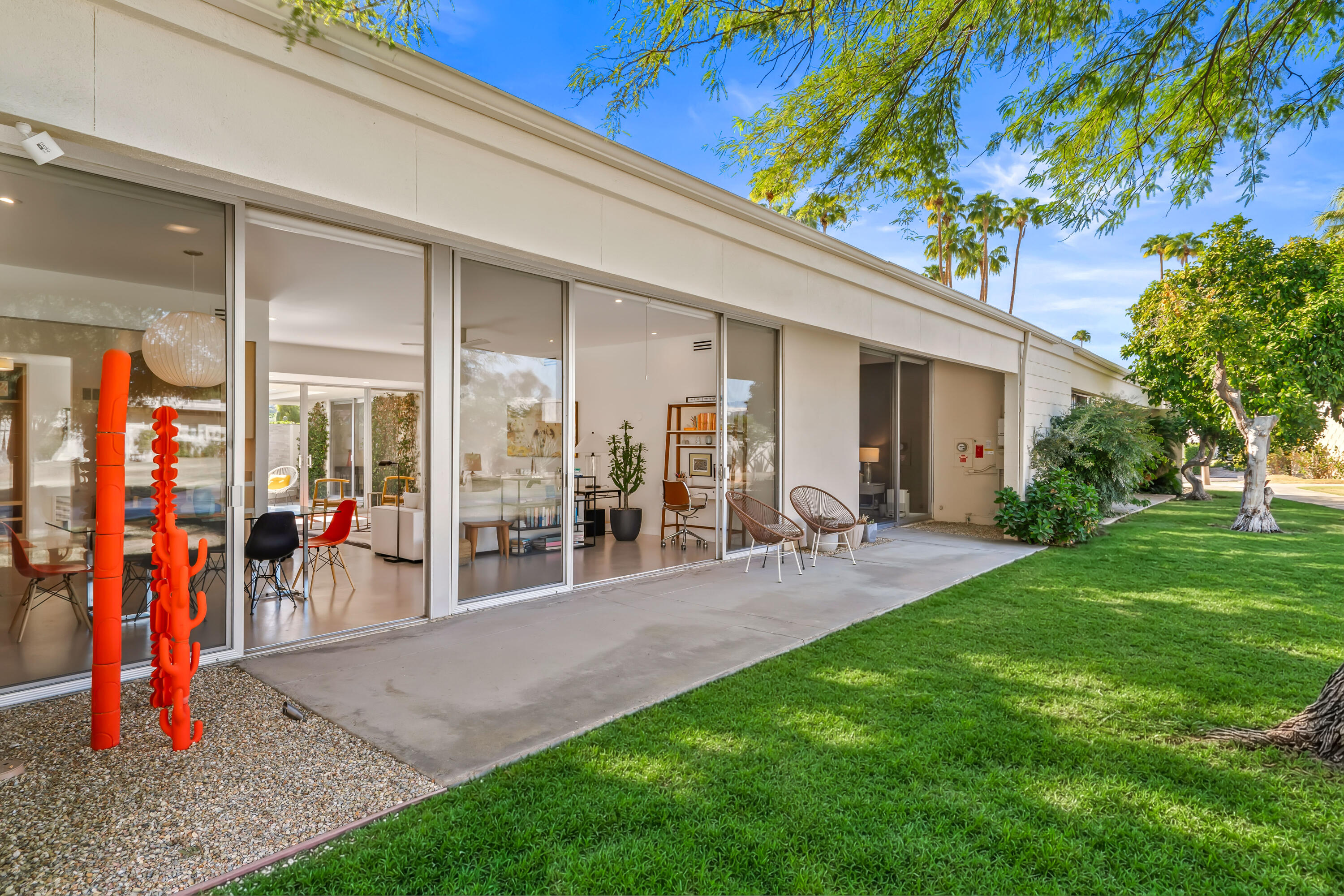 260 Desert Lakes DR