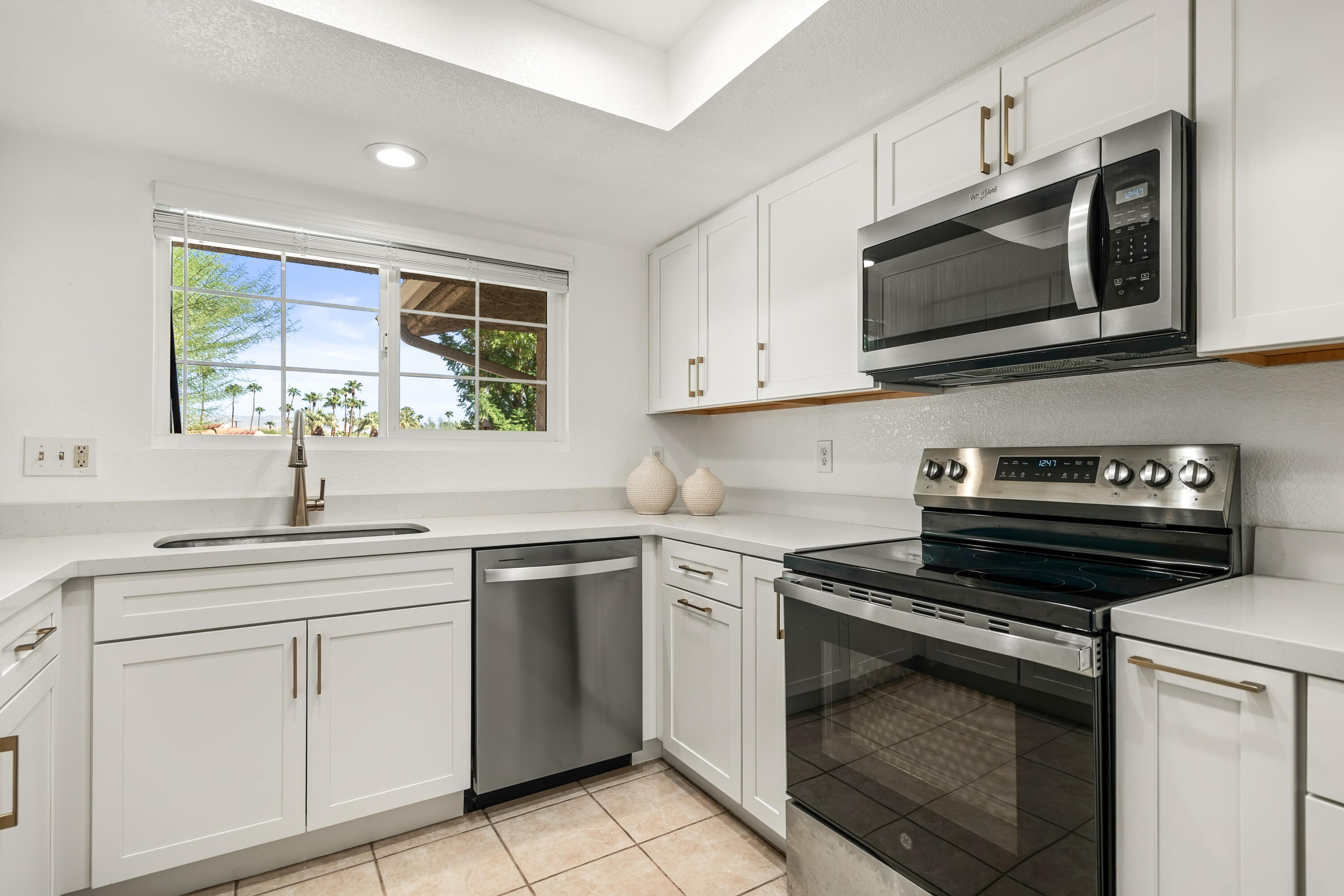 500 S Farrell DR Unit: F44