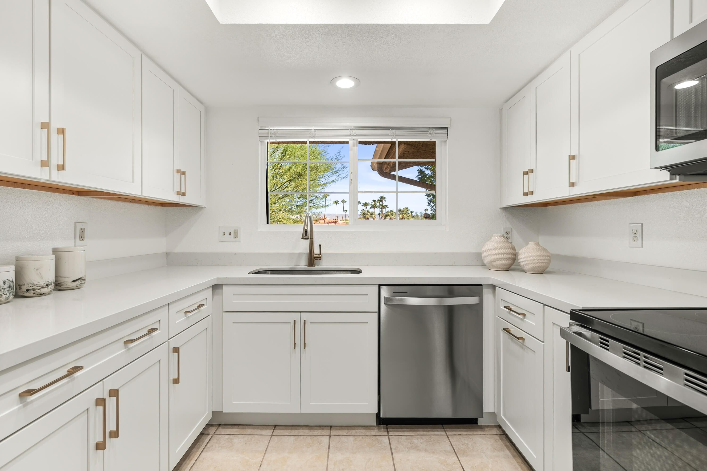 500 S Farrell DR Unit: F44