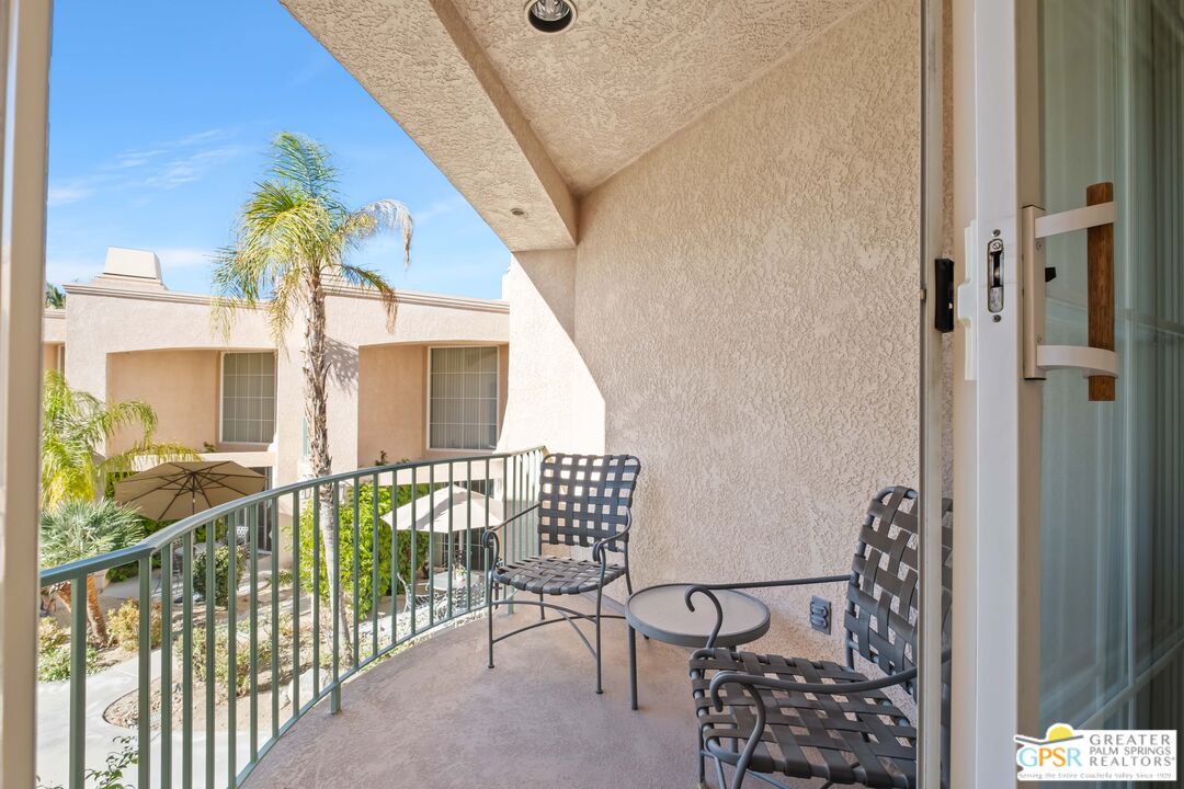 1555 N Chaparral Rd Unit: 301