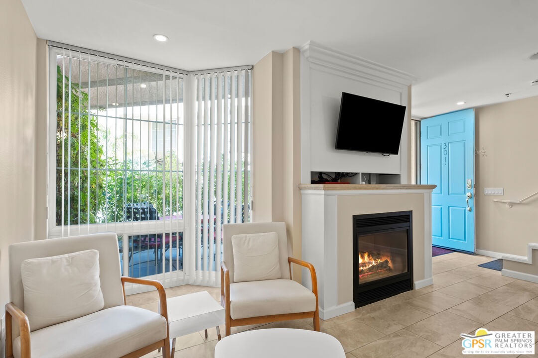 1555 N Chaparral Rd Unit: 301