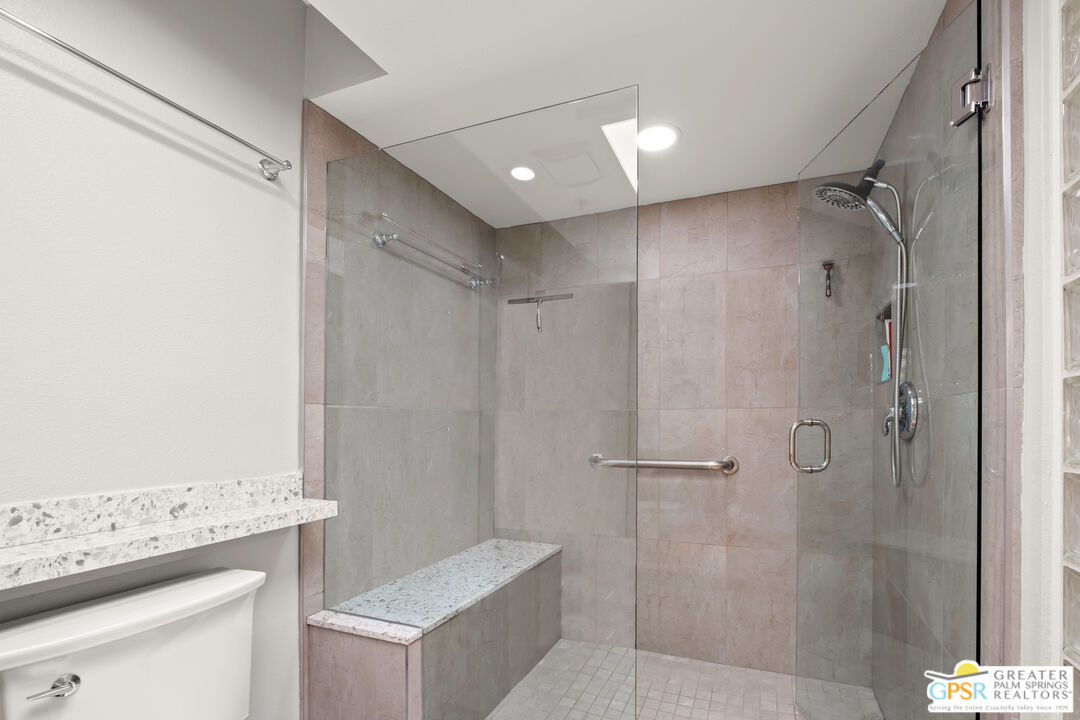 1555 N Chaparral Rd Unit: 301