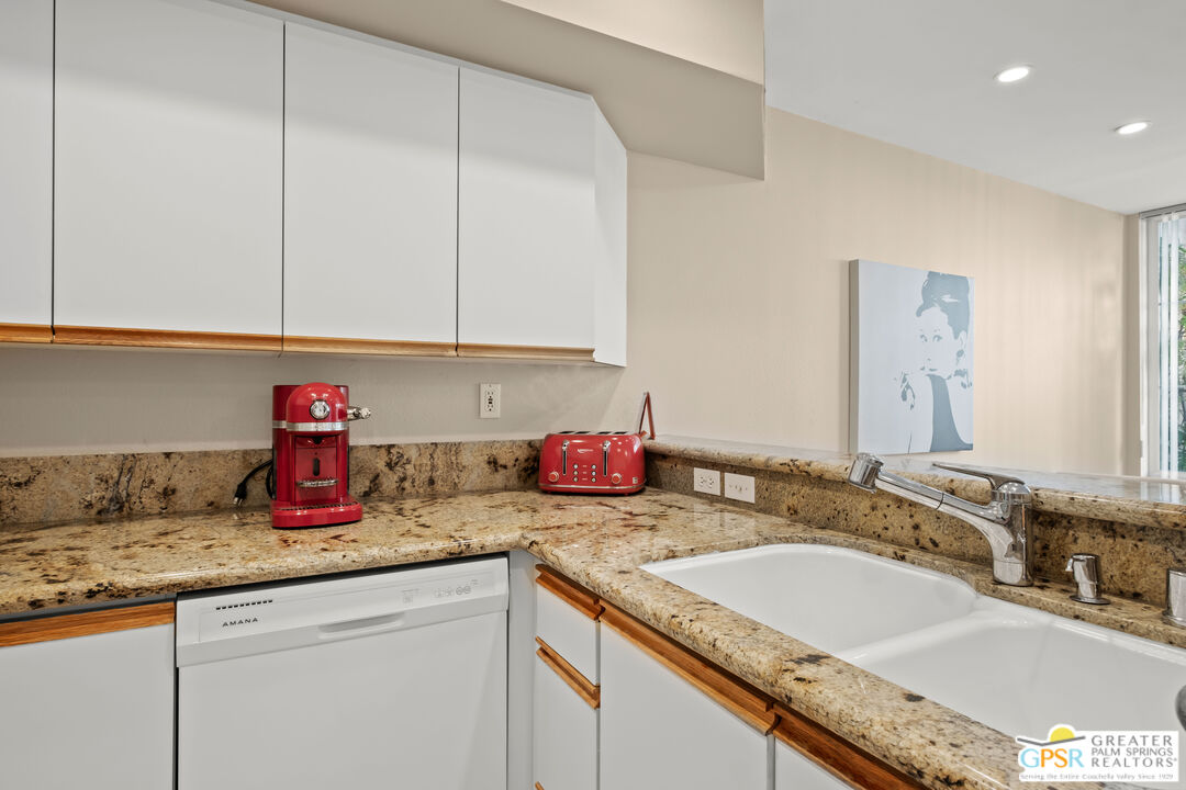 1555 N Chaparral Rd Unit: 301