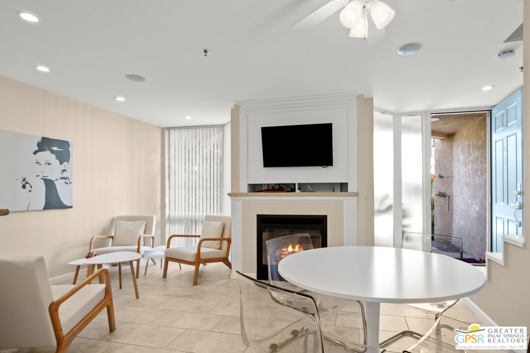 1555 N Chaparral Rd Unit: 301