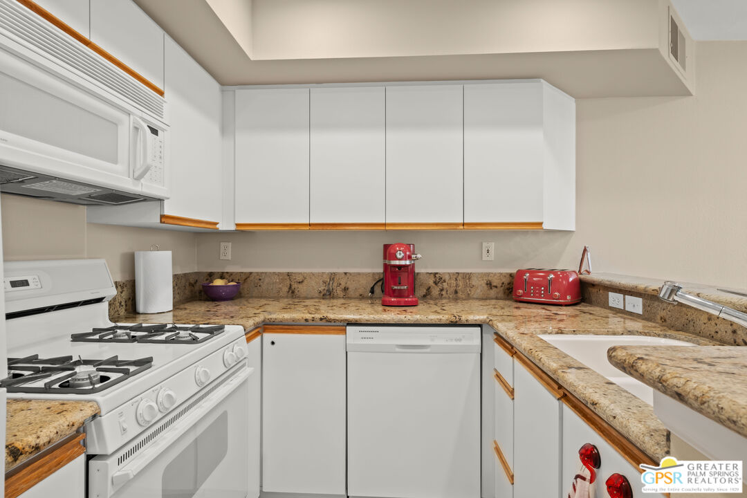 1555 N Chaparral Rd Unit: 301