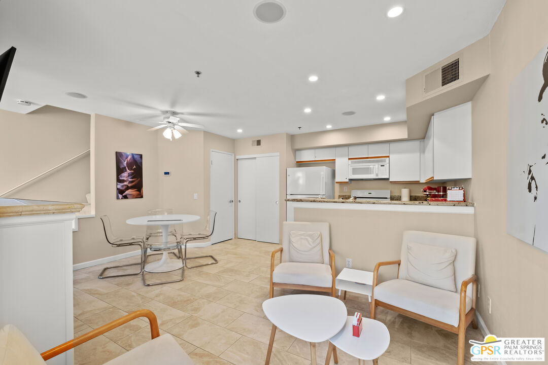 1555 N Chaparral Rd Unit: 301