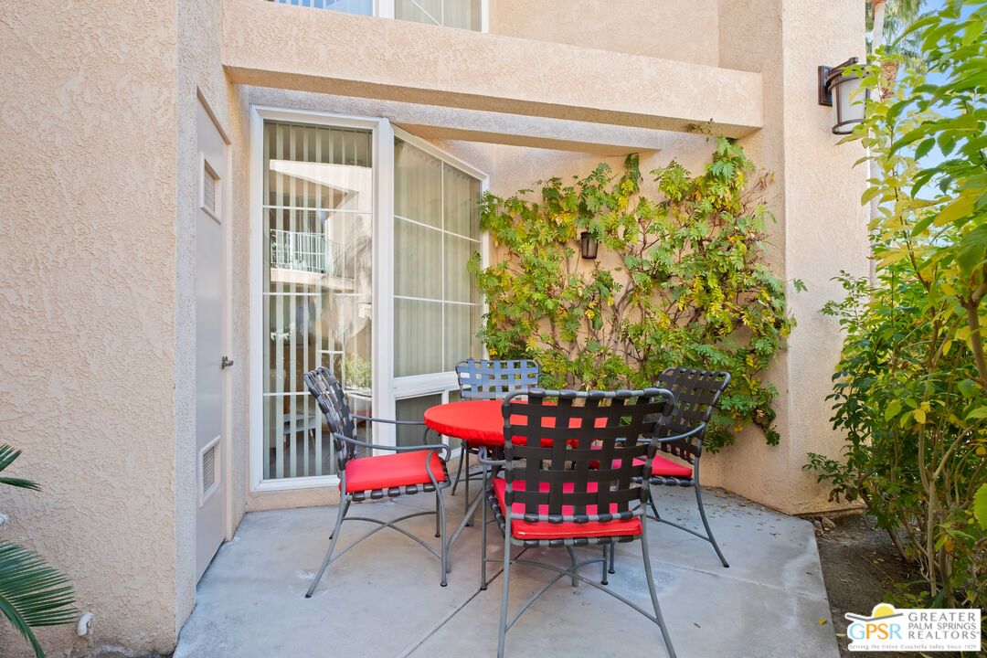 1555 N Chaparral Rd Unit: 301