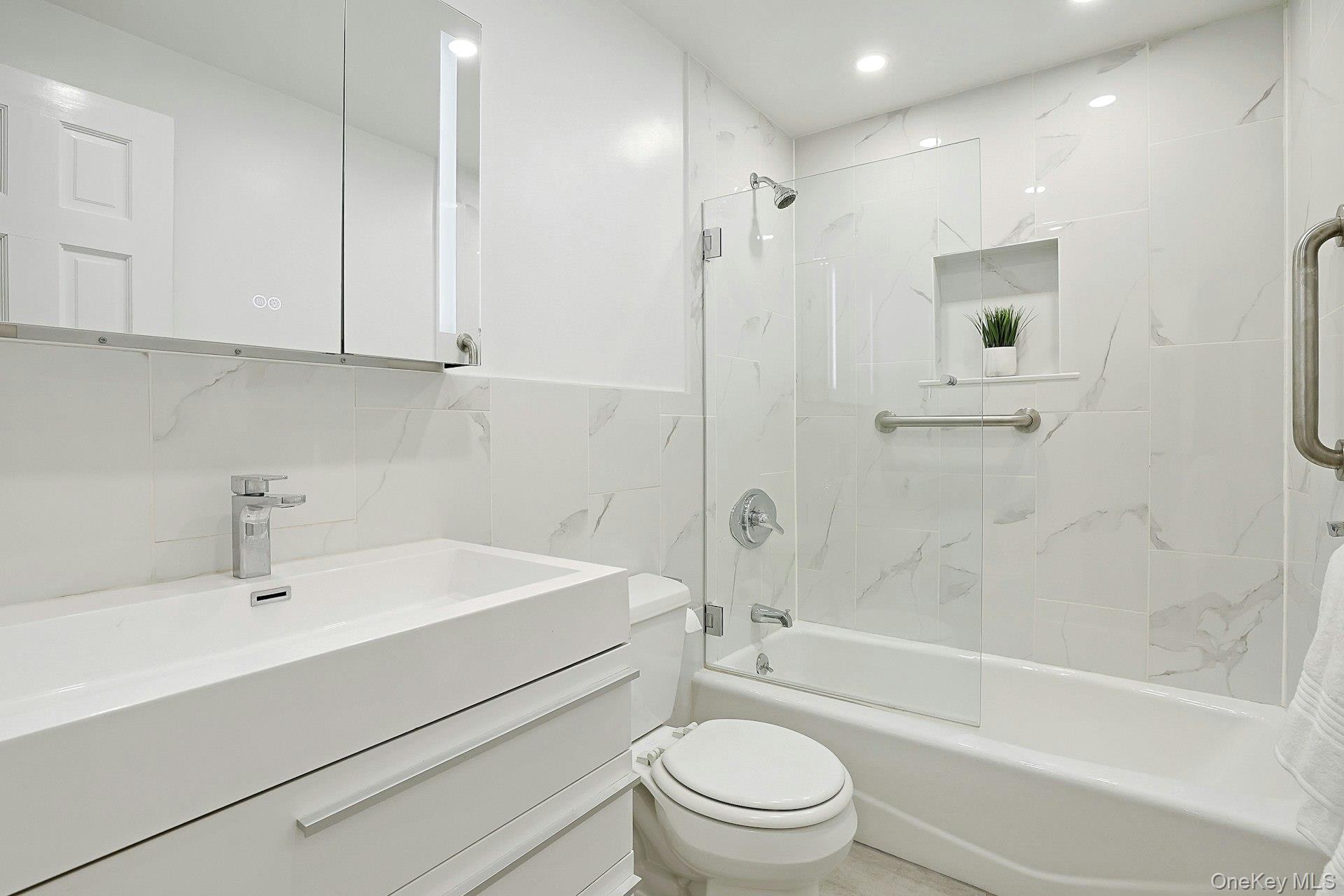 1270 North Avenue Unit: 3f