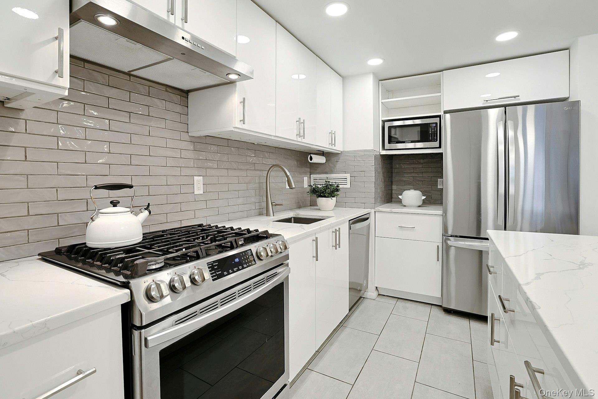 1270 North Avenue Unit: 3f