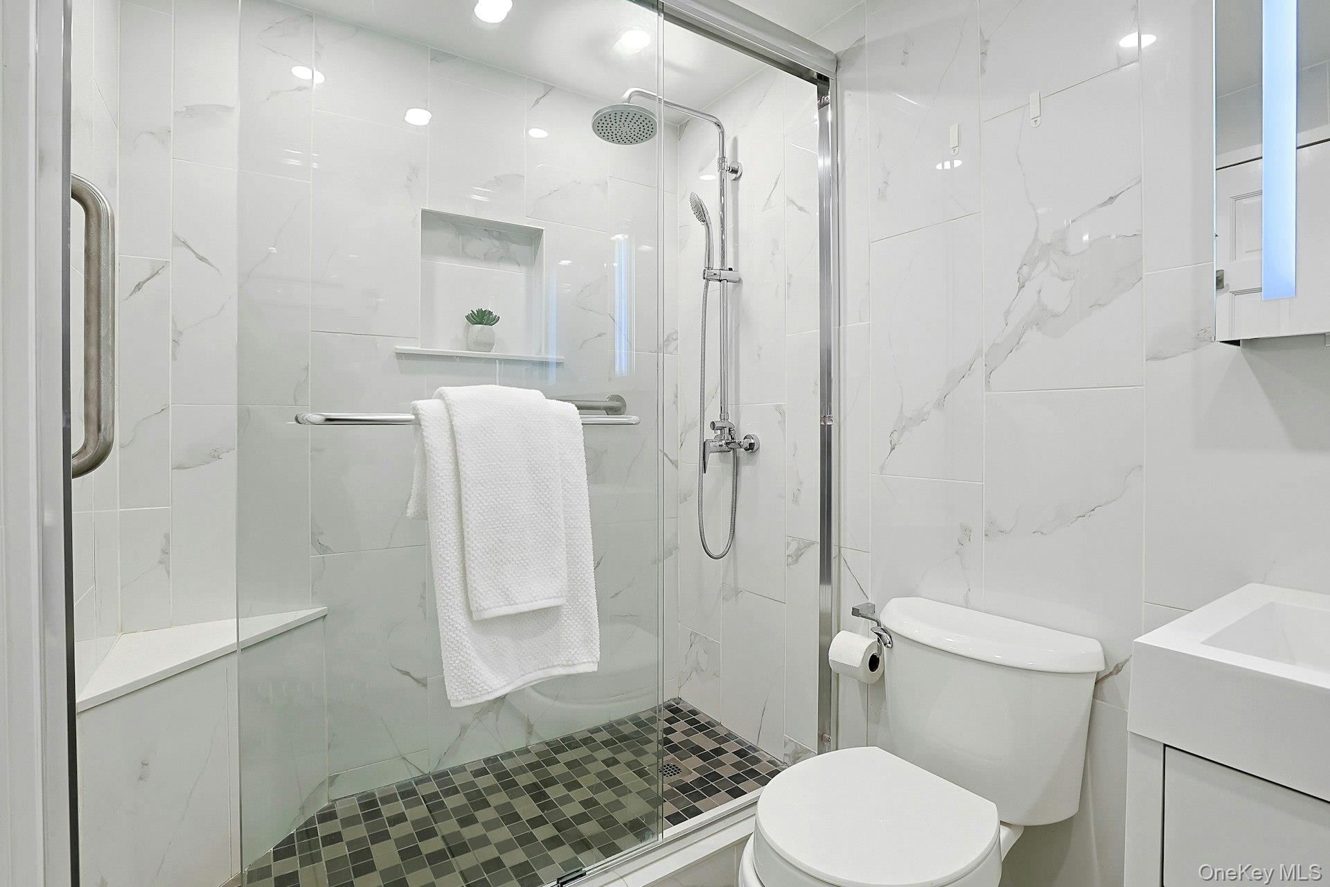 1270 North Avenue Unit: 3f