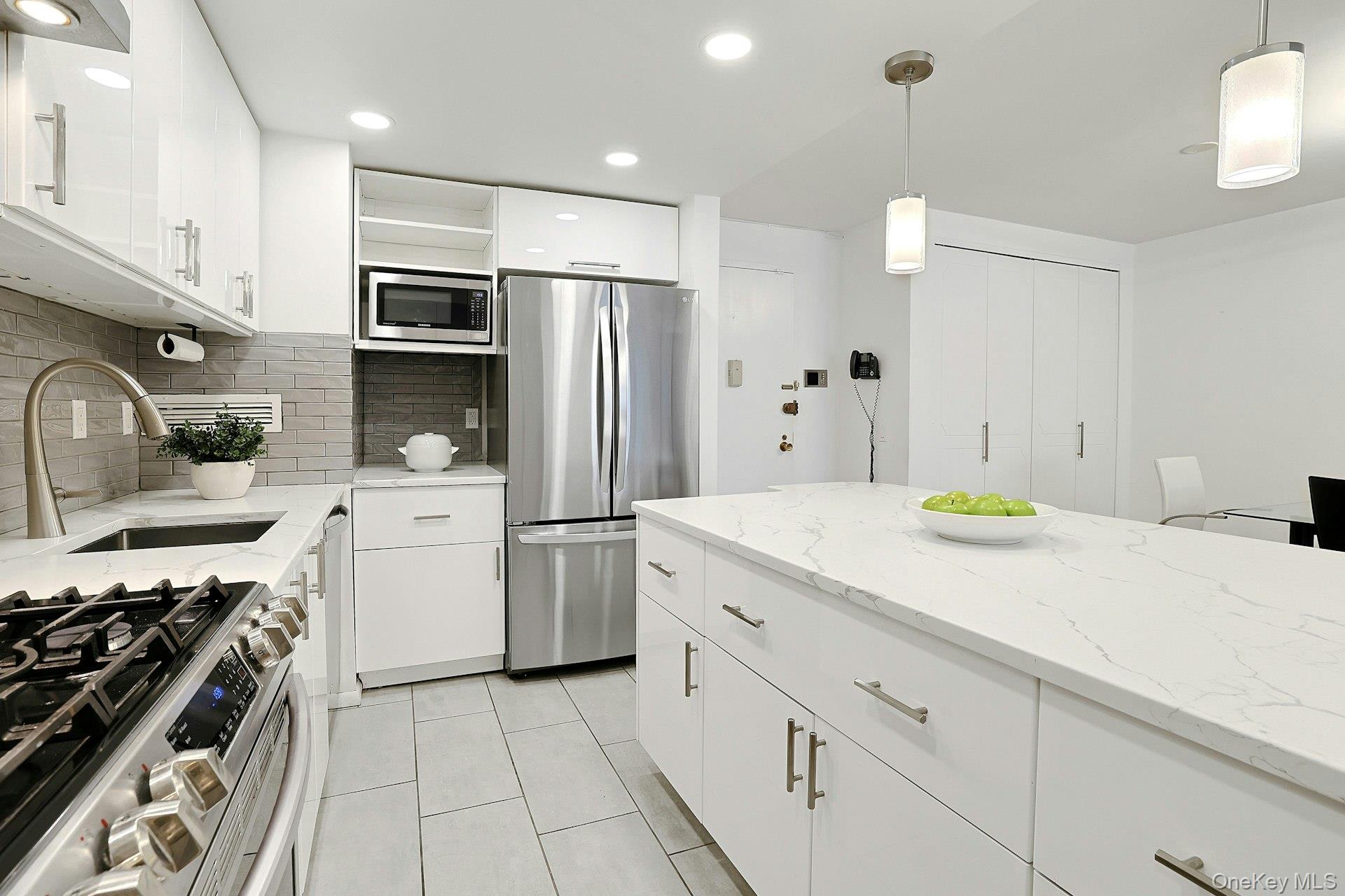 1270 North Avenue Unit: 3f