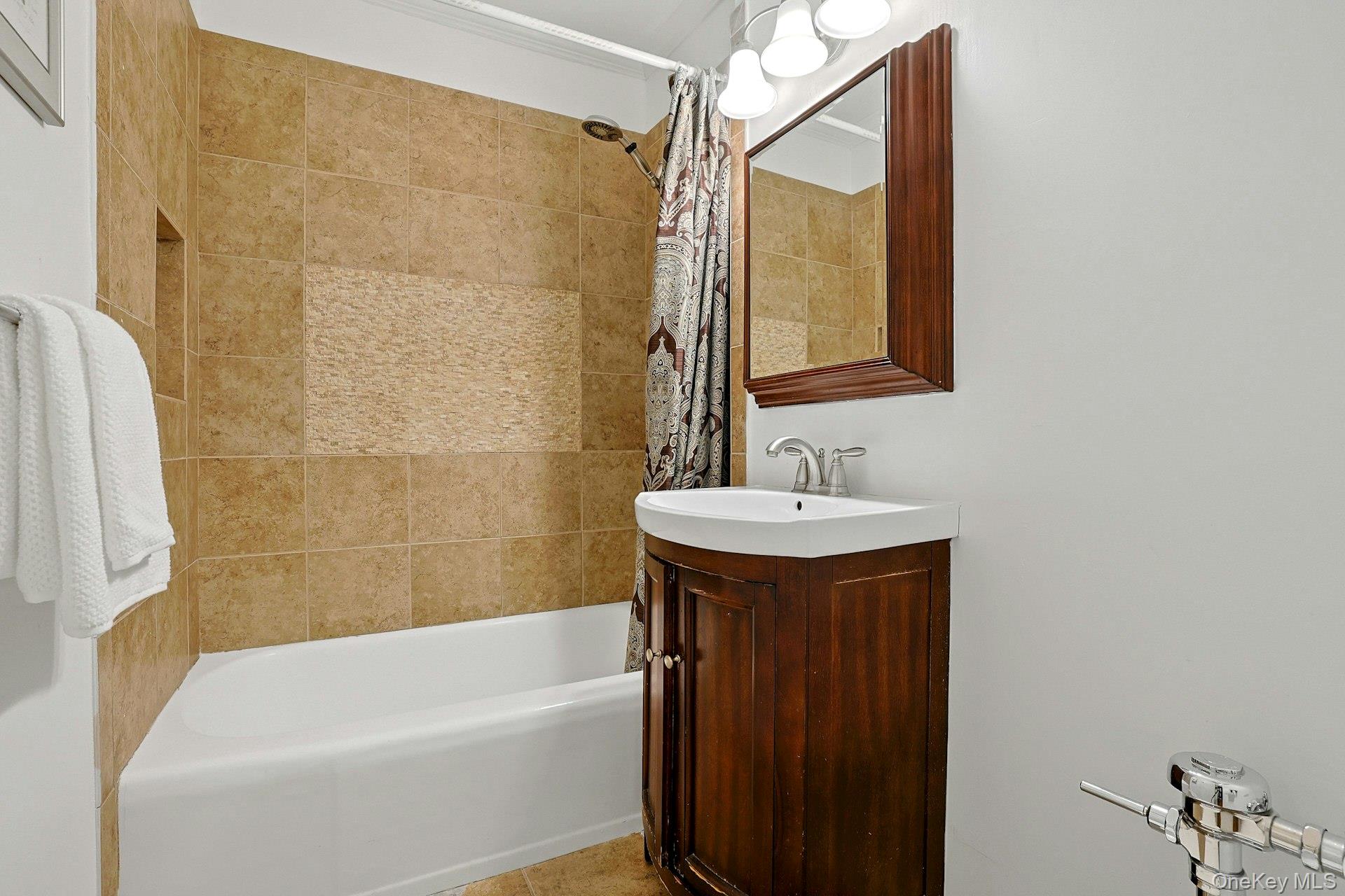 1255 North Avenue Unit: 4j