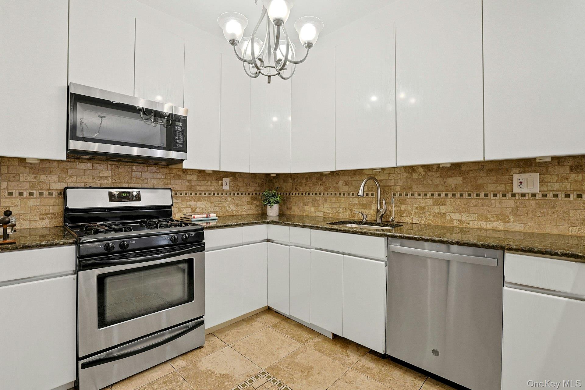 1255 North Avenue Unit: 4j