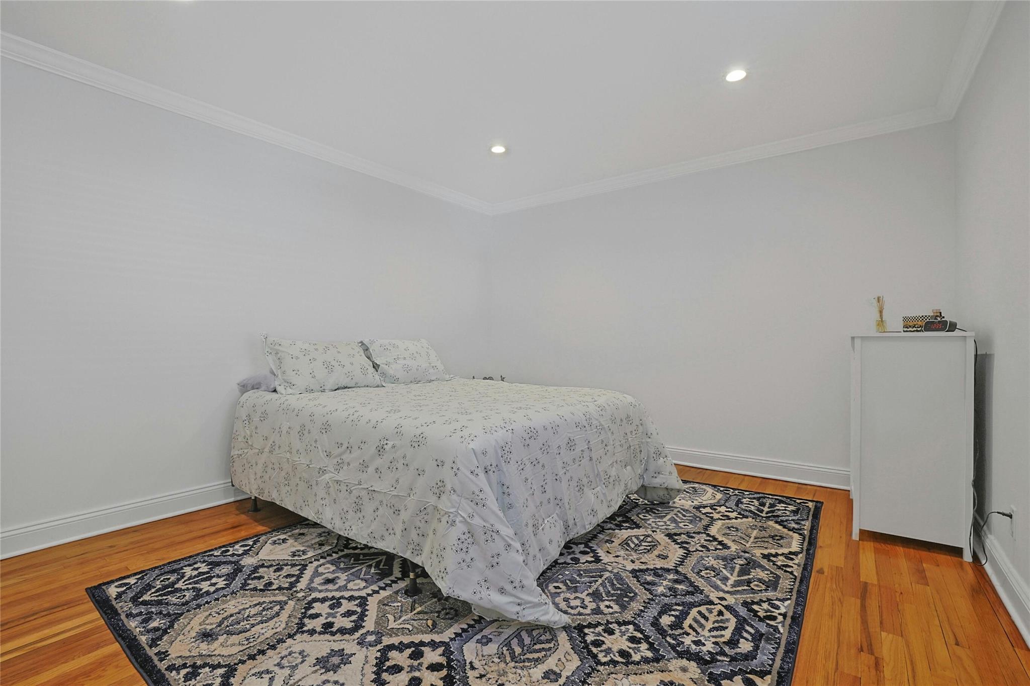 16 Robins Crescent Unit: 16