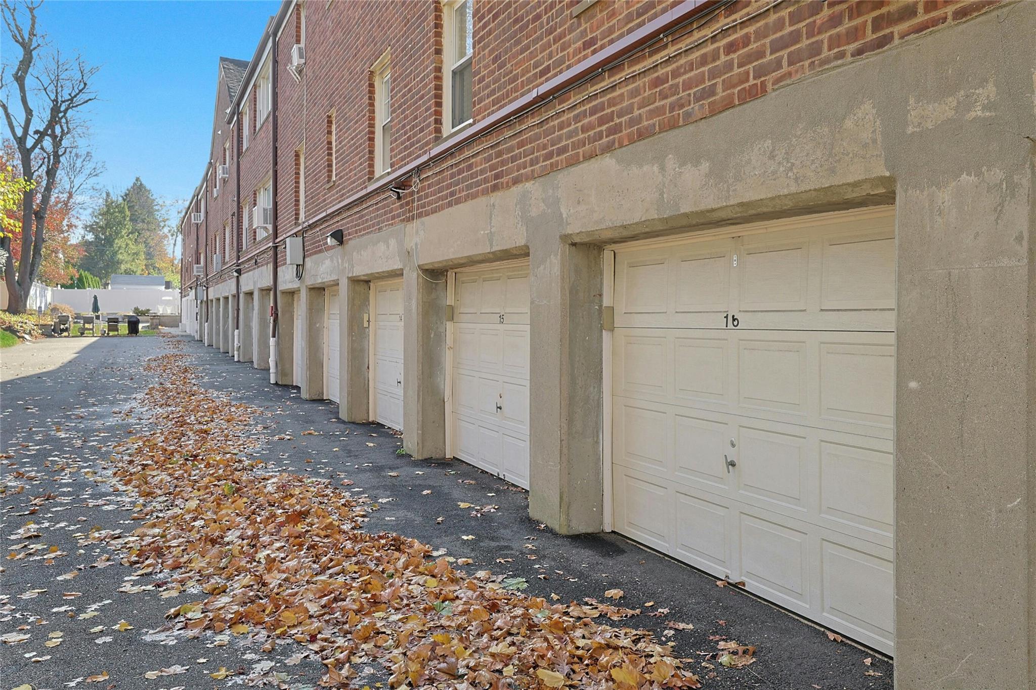 16 Robins Crescent Unit: 16