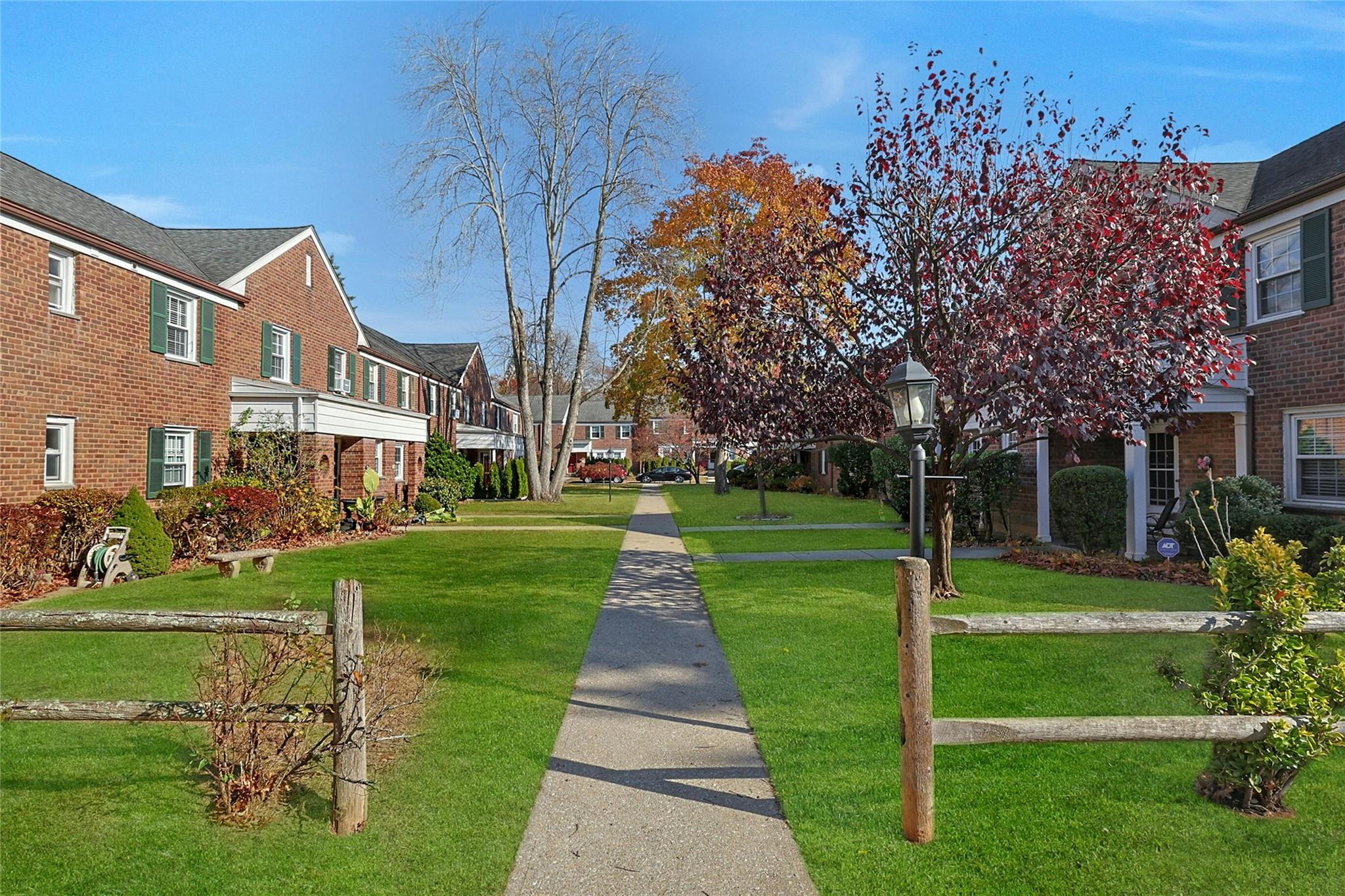 16 Robins Crescent Unit: 16