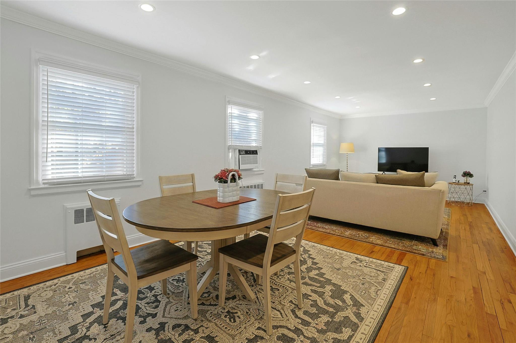 16 Robins Crescent Unit: 16