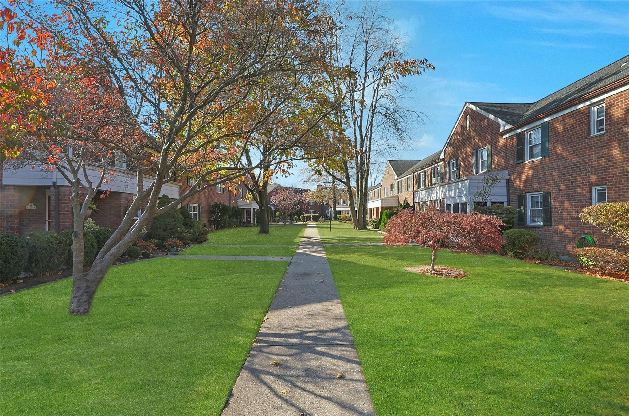 16 Robins Crescent Unit: 16