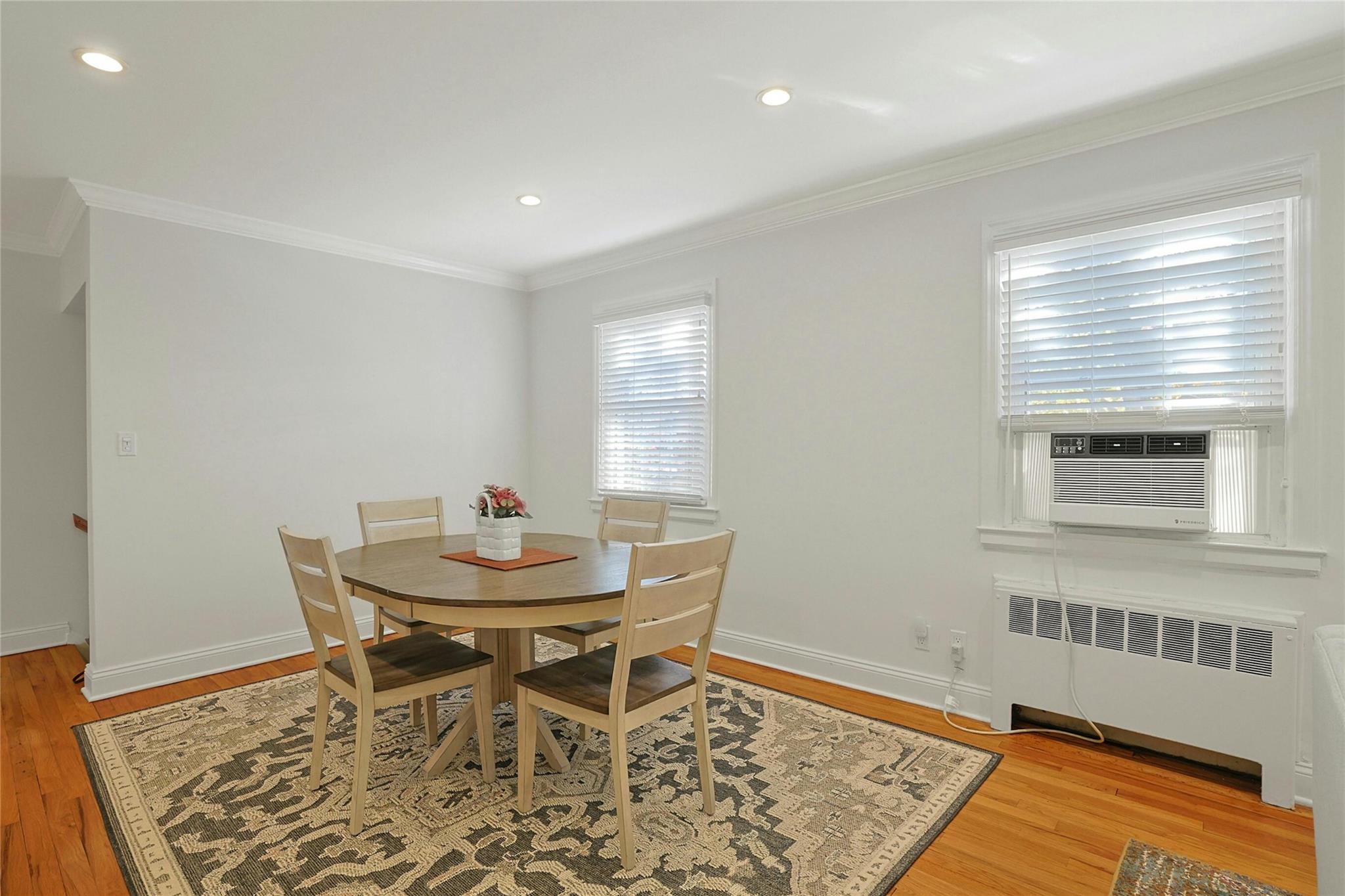 16 Robins Crescent Unit: 16