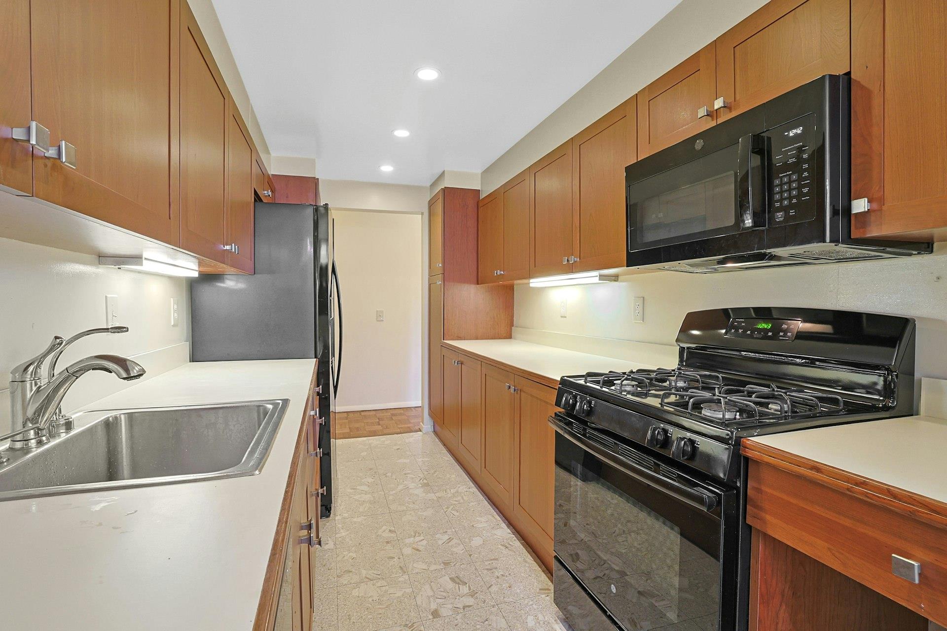 1270 North Avenue Unit: 3E