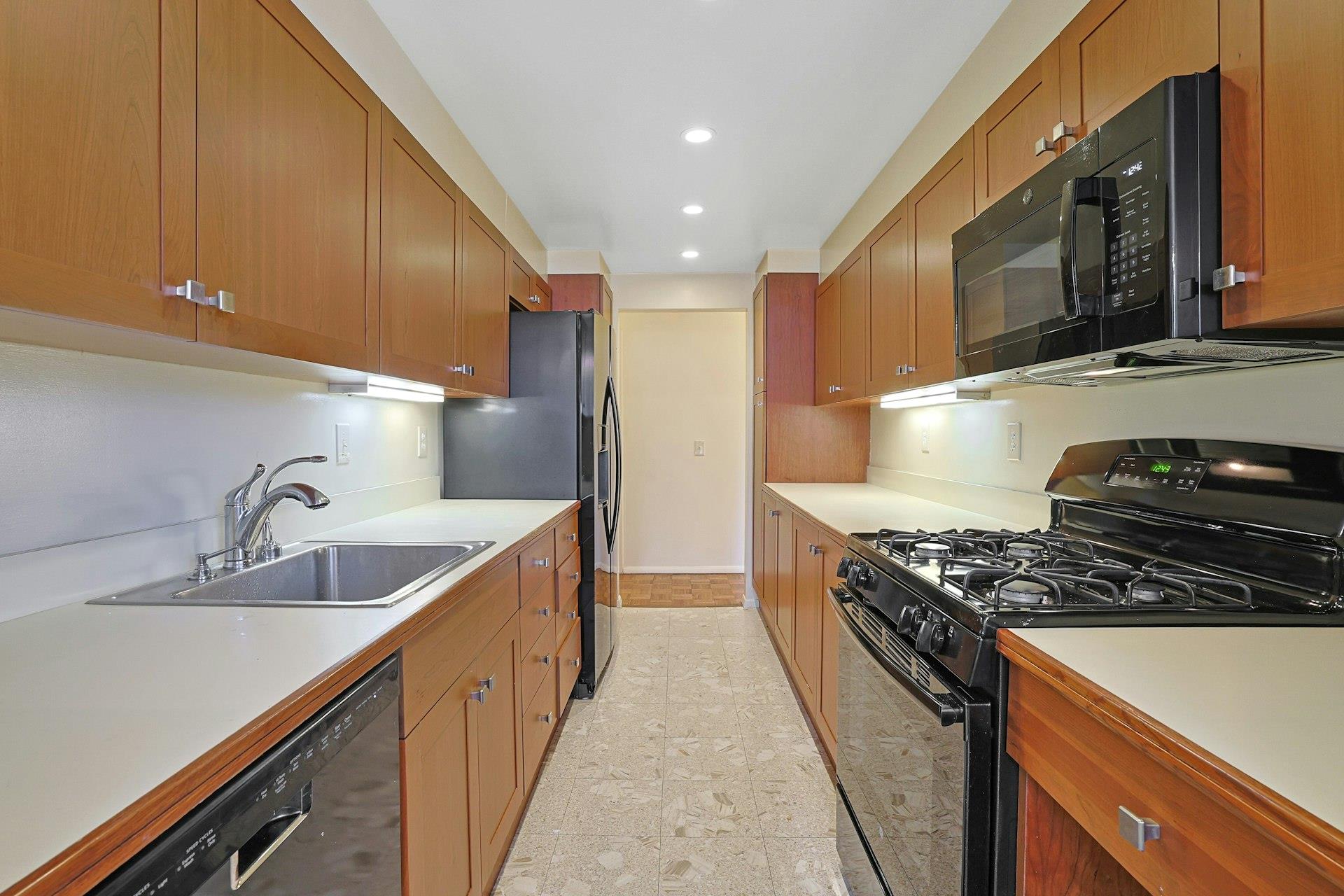 1270 North Avenue Unit: 3E