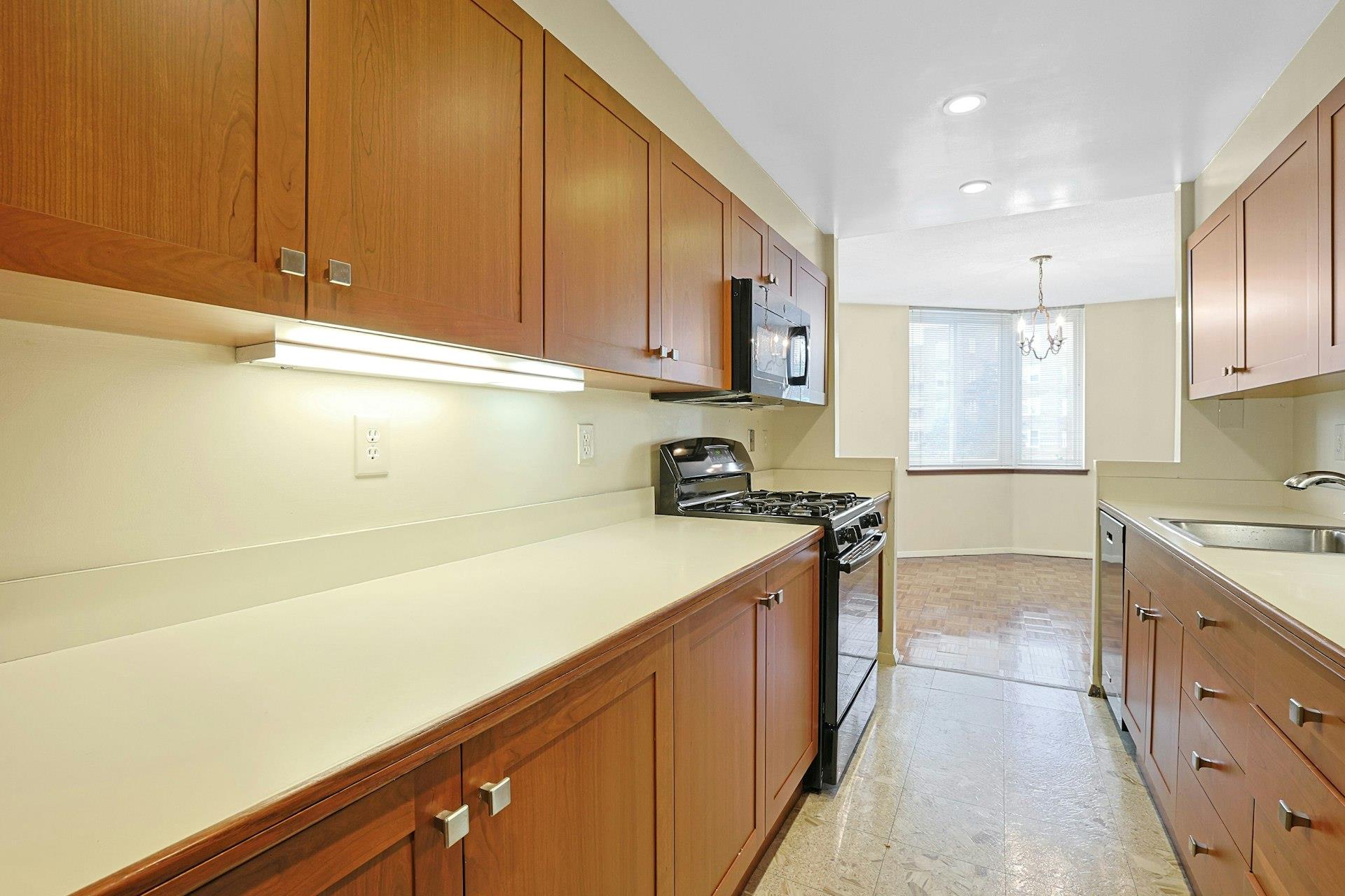 1270 North Avenue Unit: 3E