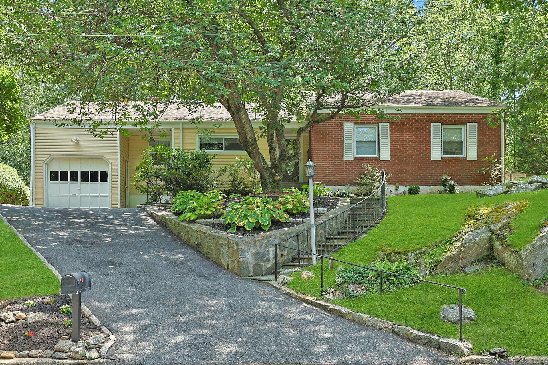 103 Wood Hollow Lane