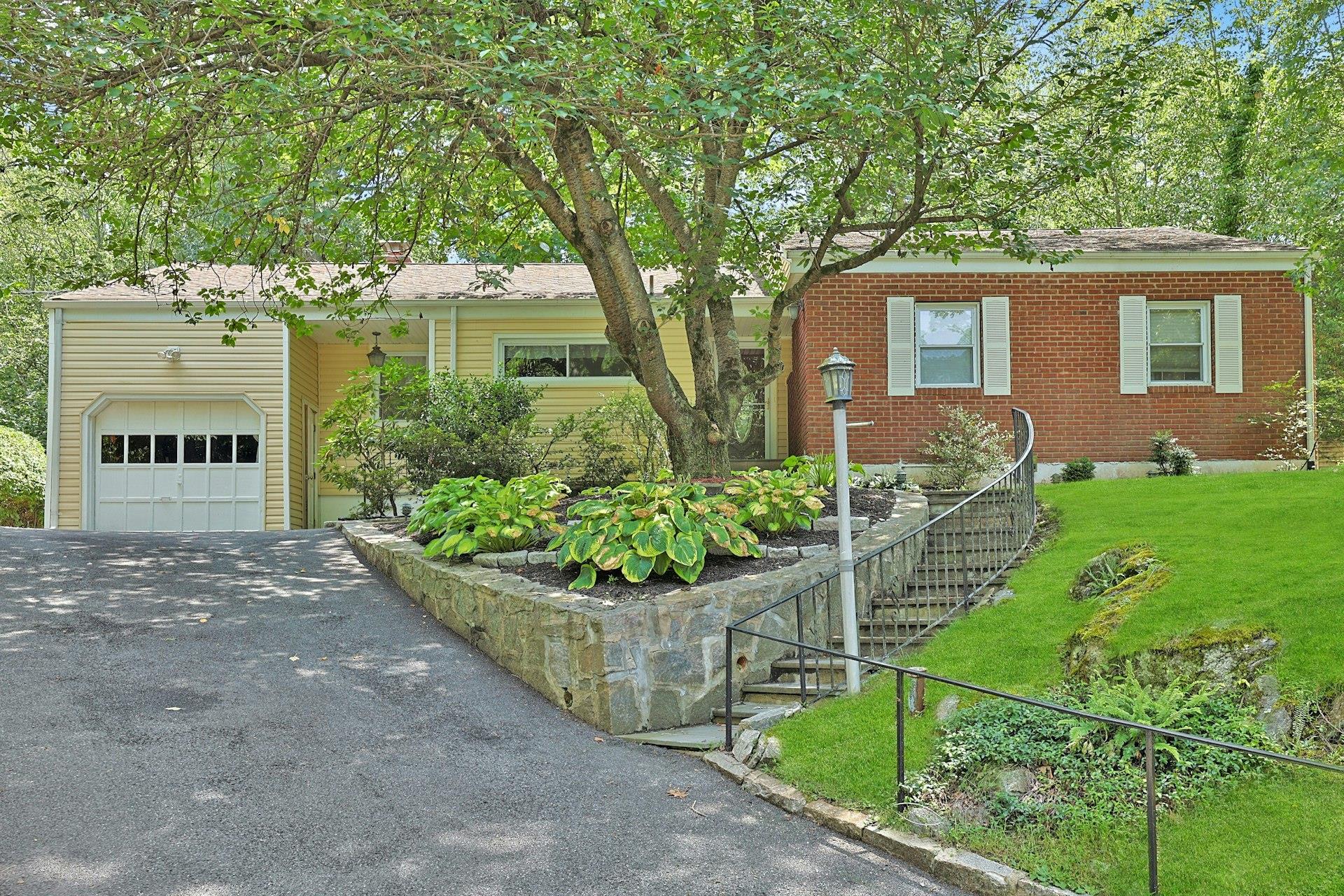 103 Wood Hollow Lane
