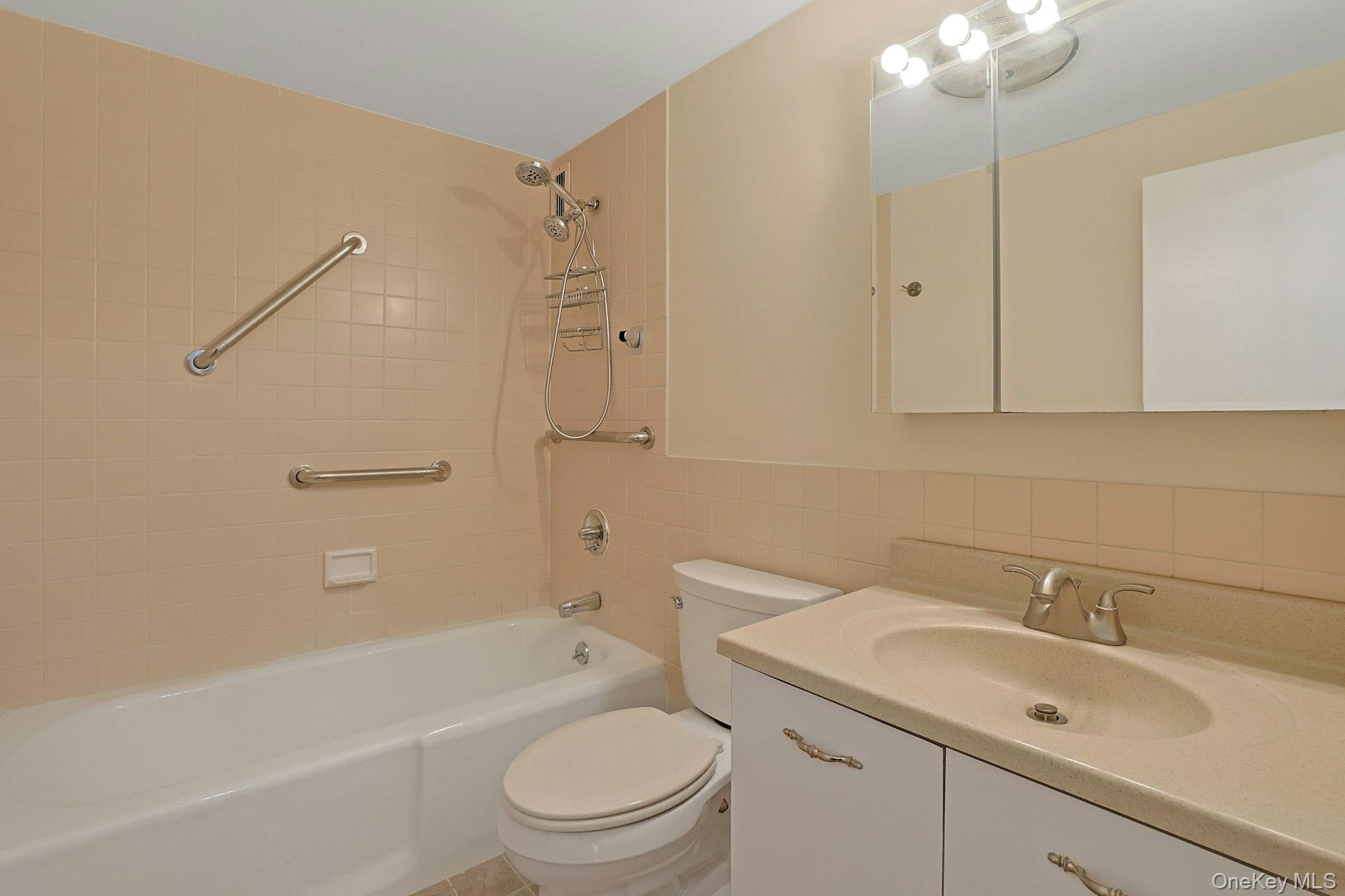 1270 North Avenue Unit: 2L