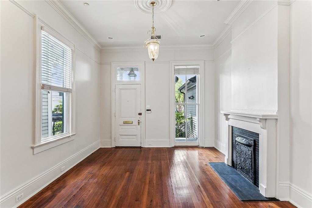 6069 MAGAZINE Street