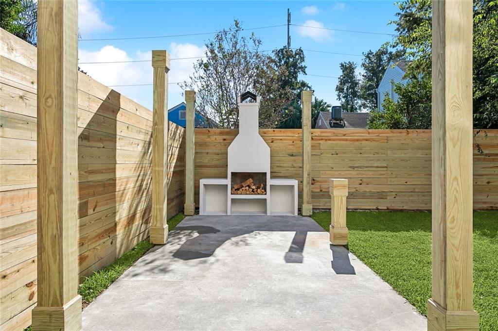3962 LAUREL Street
