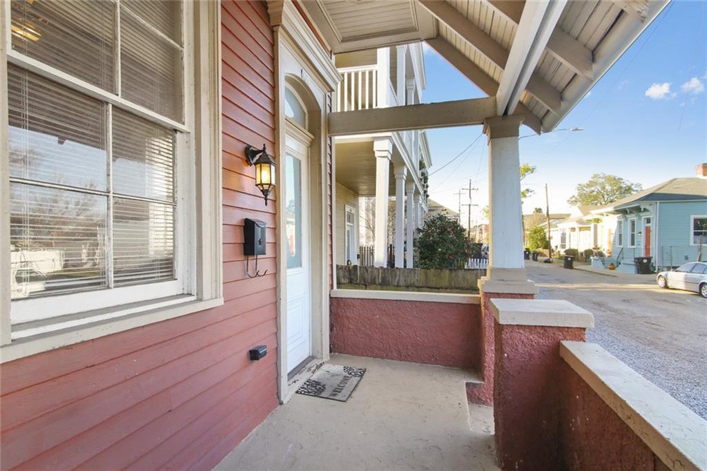 906 PLEASANT Street