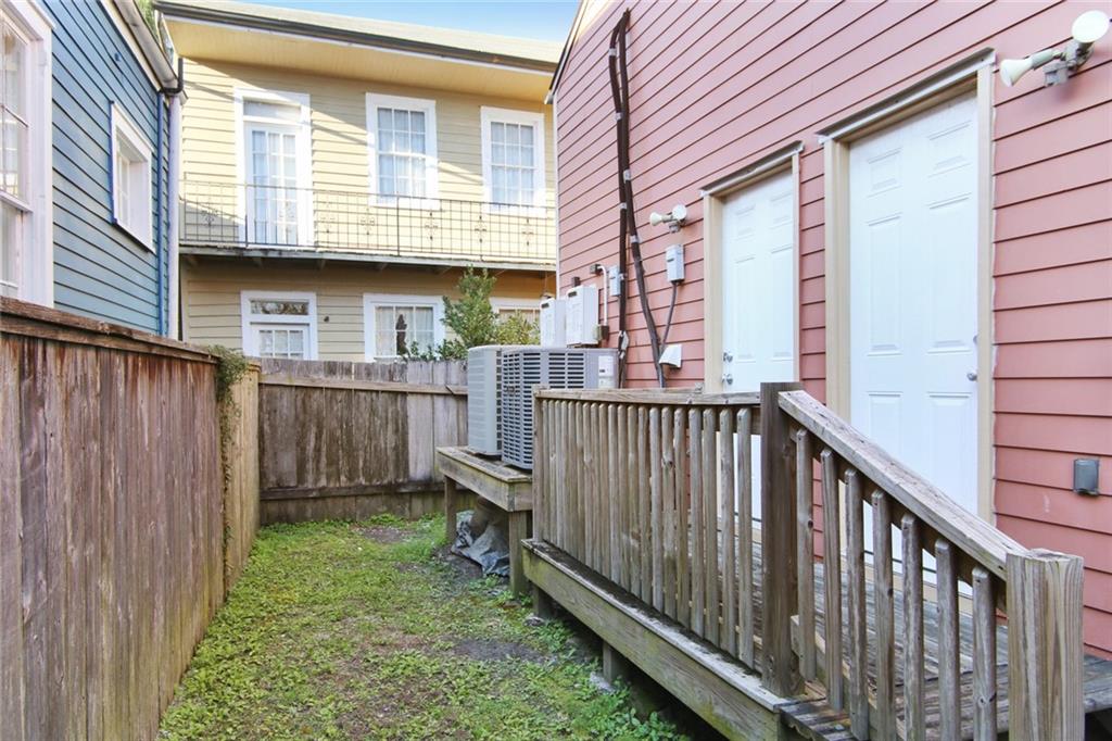 906 PLEASANT Street