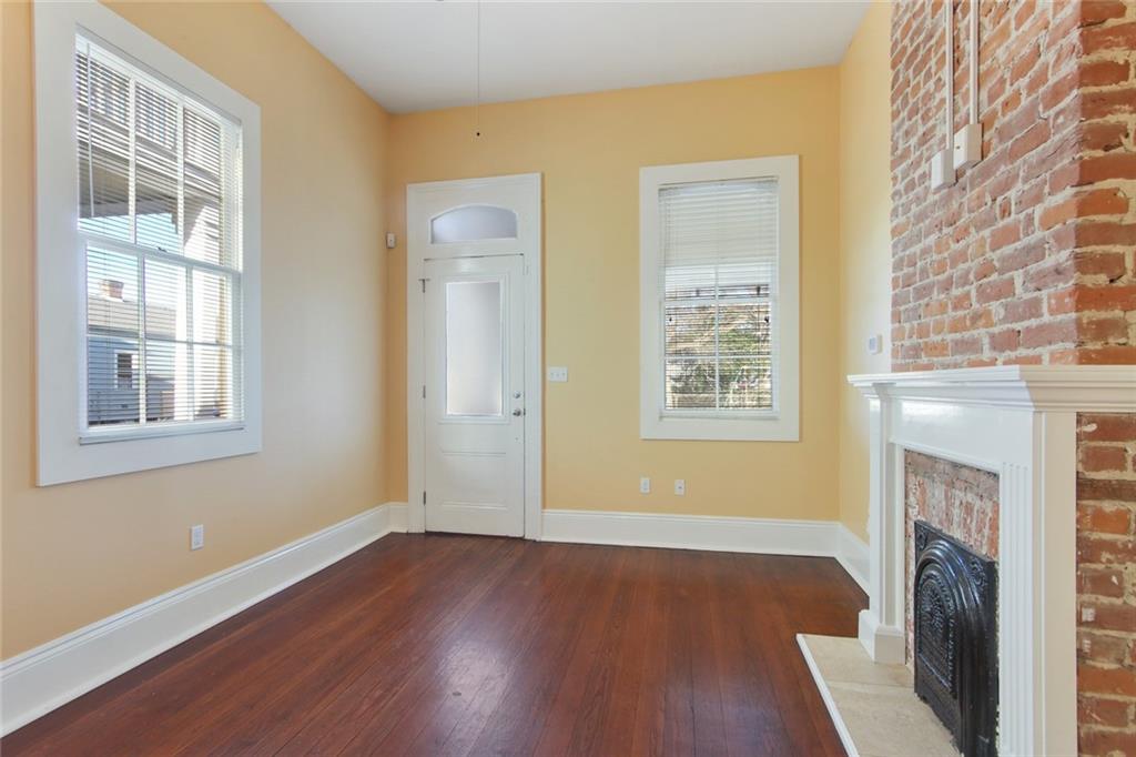 906 PLEASANT Street