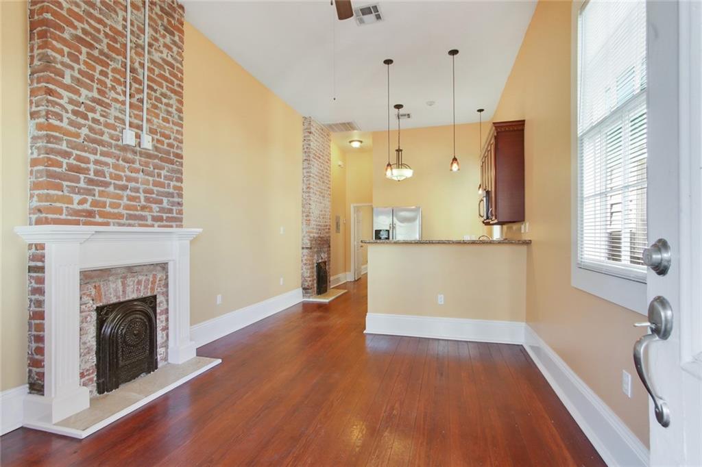 906 PLEASANT Street