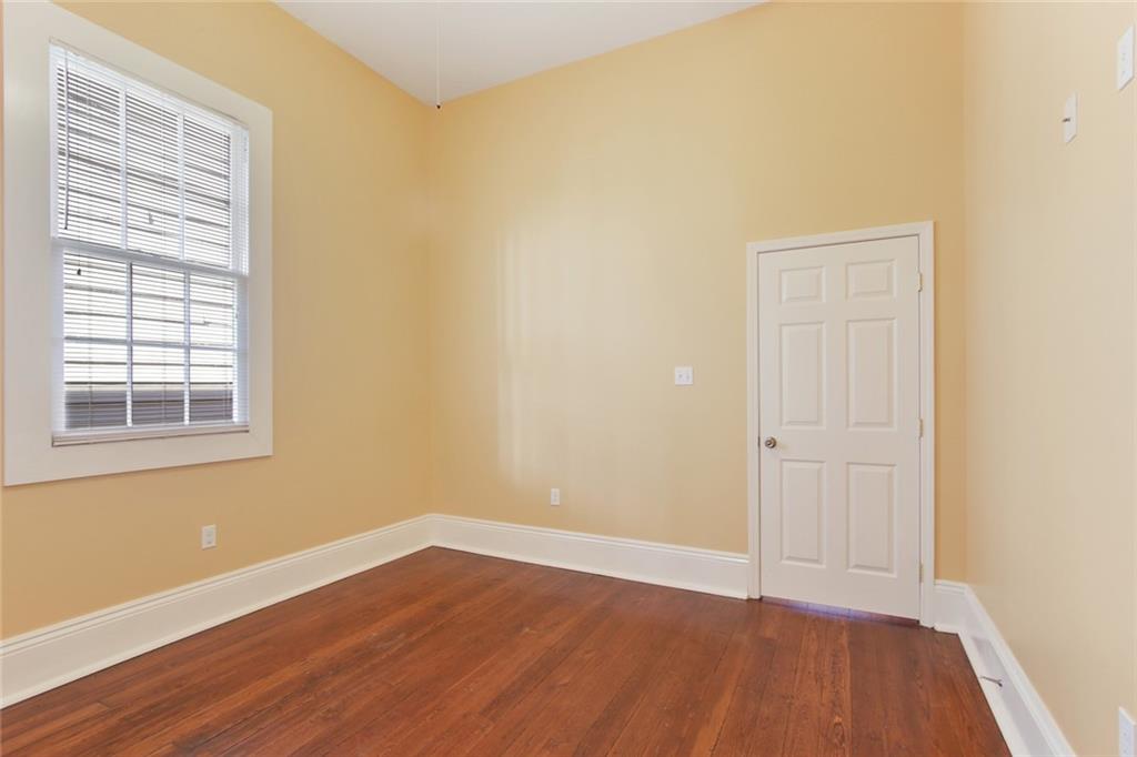 906 PLEASANT Street