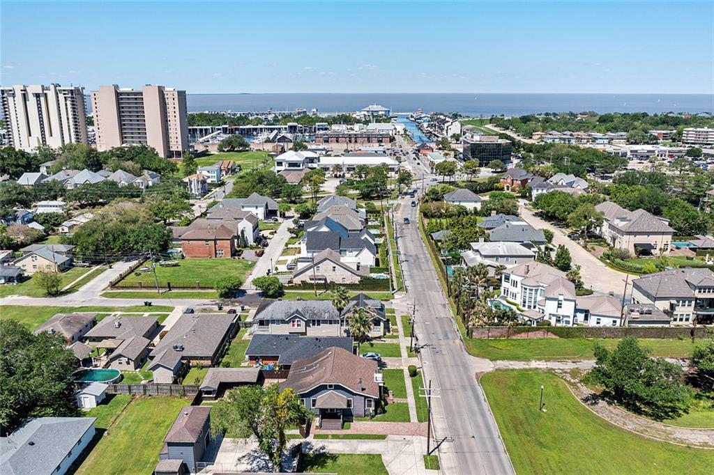 6944 PONTCHARTRAIN Boulevard