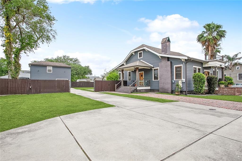 6944 PONTCHARTRAIN Boulevard