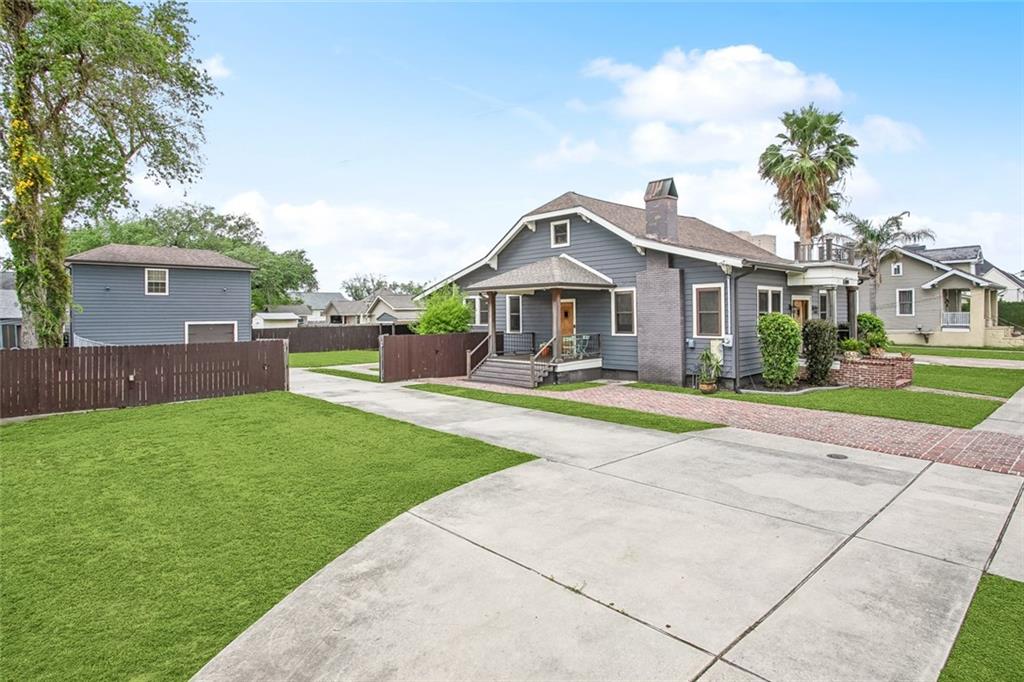 6944 PONTCHARTRAIN Boulevard