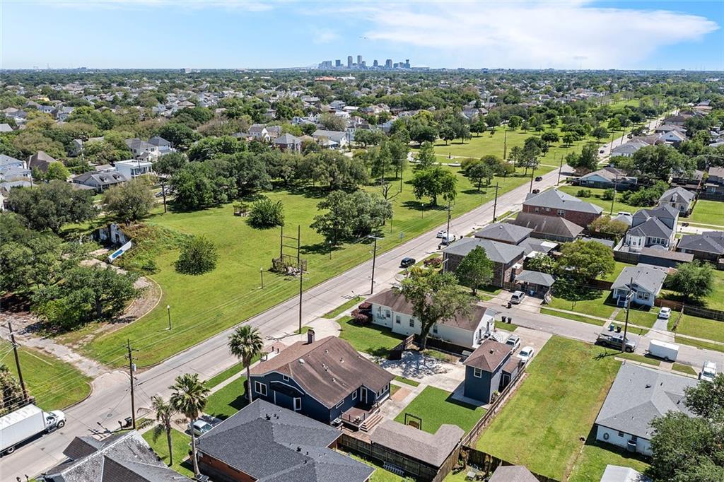 6944 PONTCHARTRAIN Boulevard