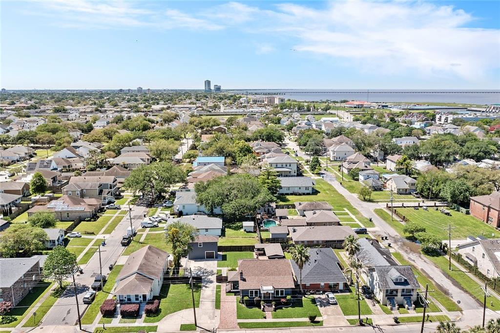 6944 PONTCHARTRAIN Boulevard